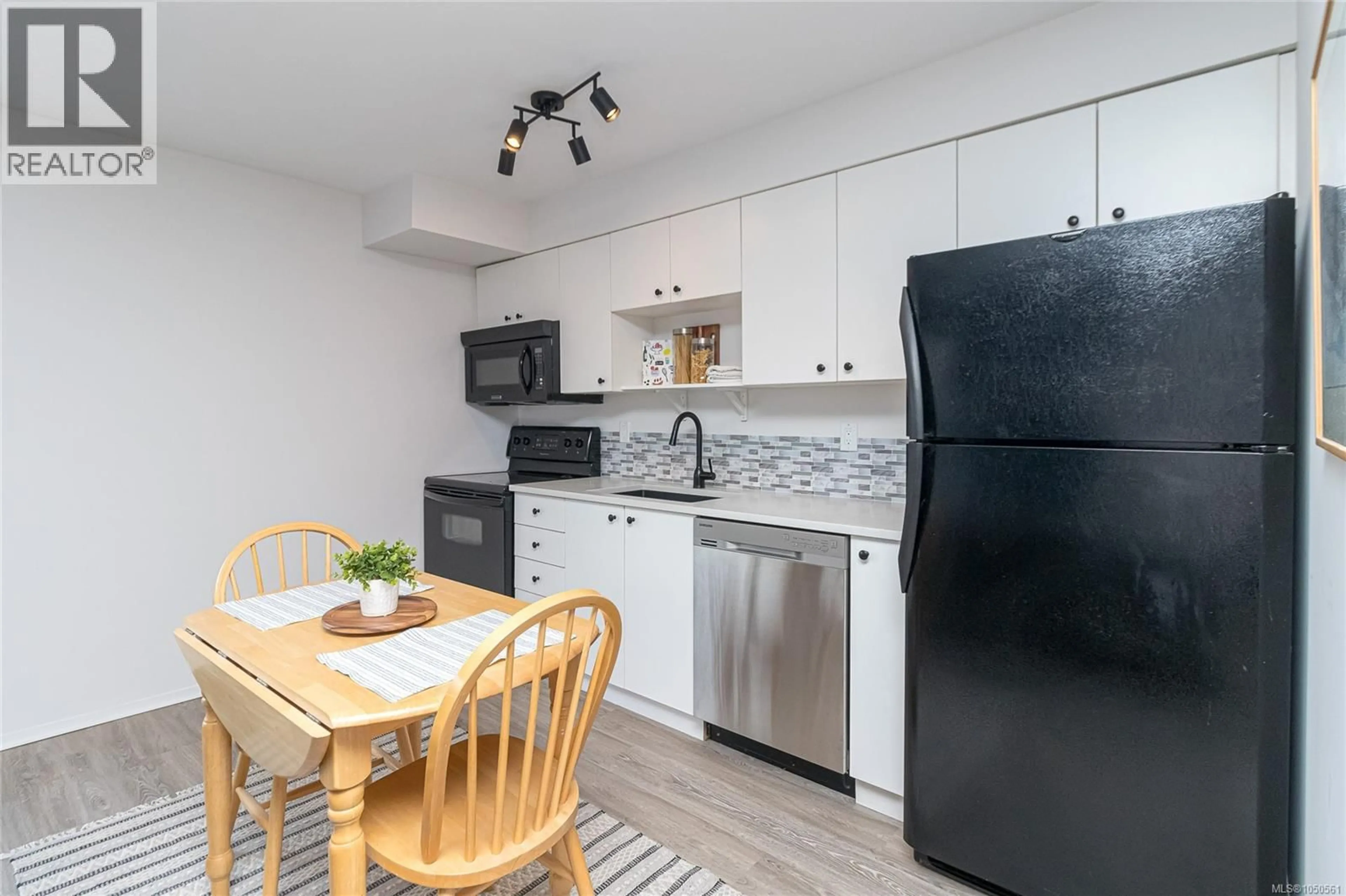 Standard kitchen, unknown for 303 - 932 JOHNSON STREET, Victoria British Columbia V8V3N4