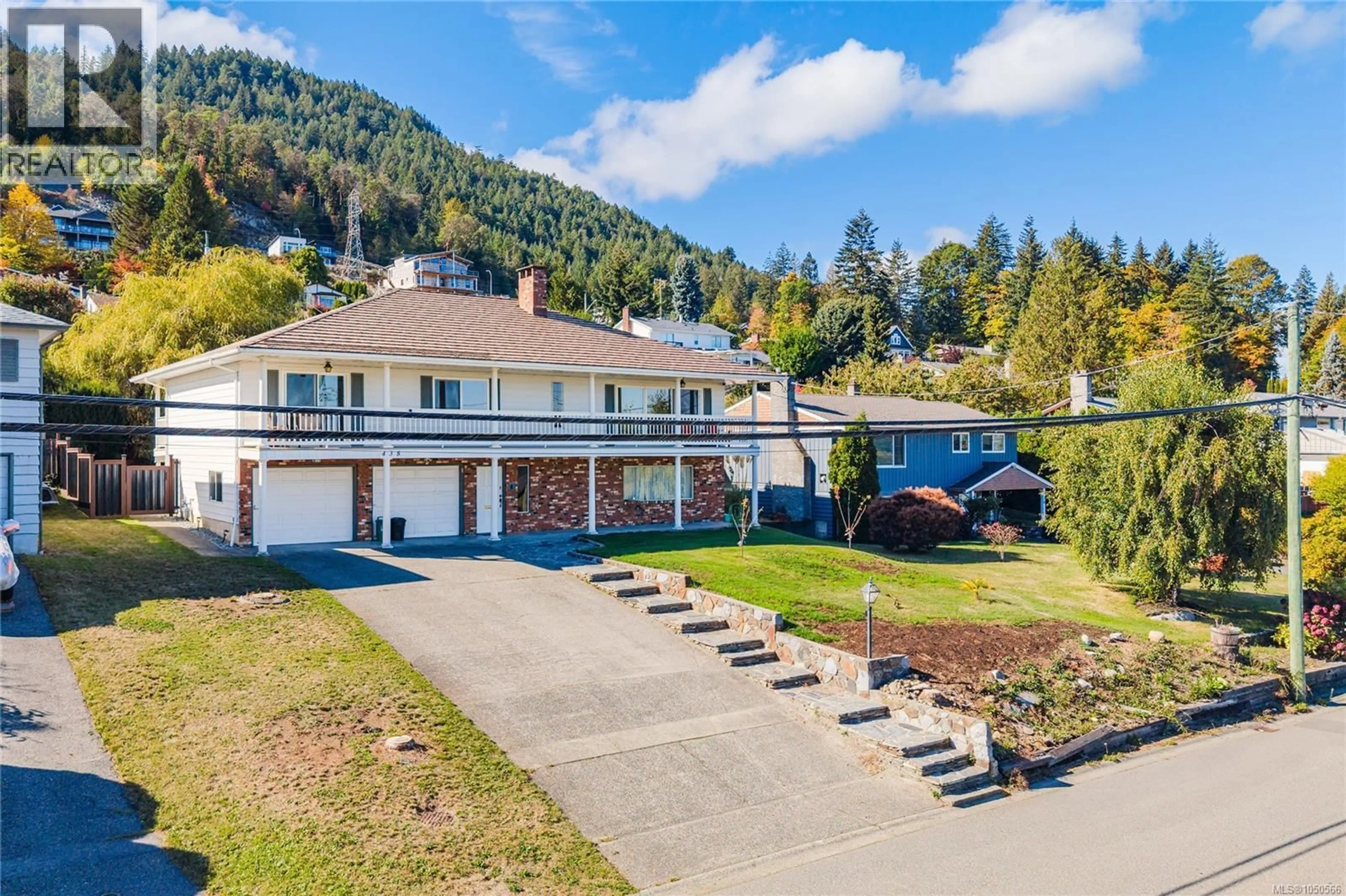 A pic from outside/outdoor area/front of a property/back of a property/a pic from drone, mountain view for 438 DAVIS ROAD, Ladysmith British Columbia V9G1V5