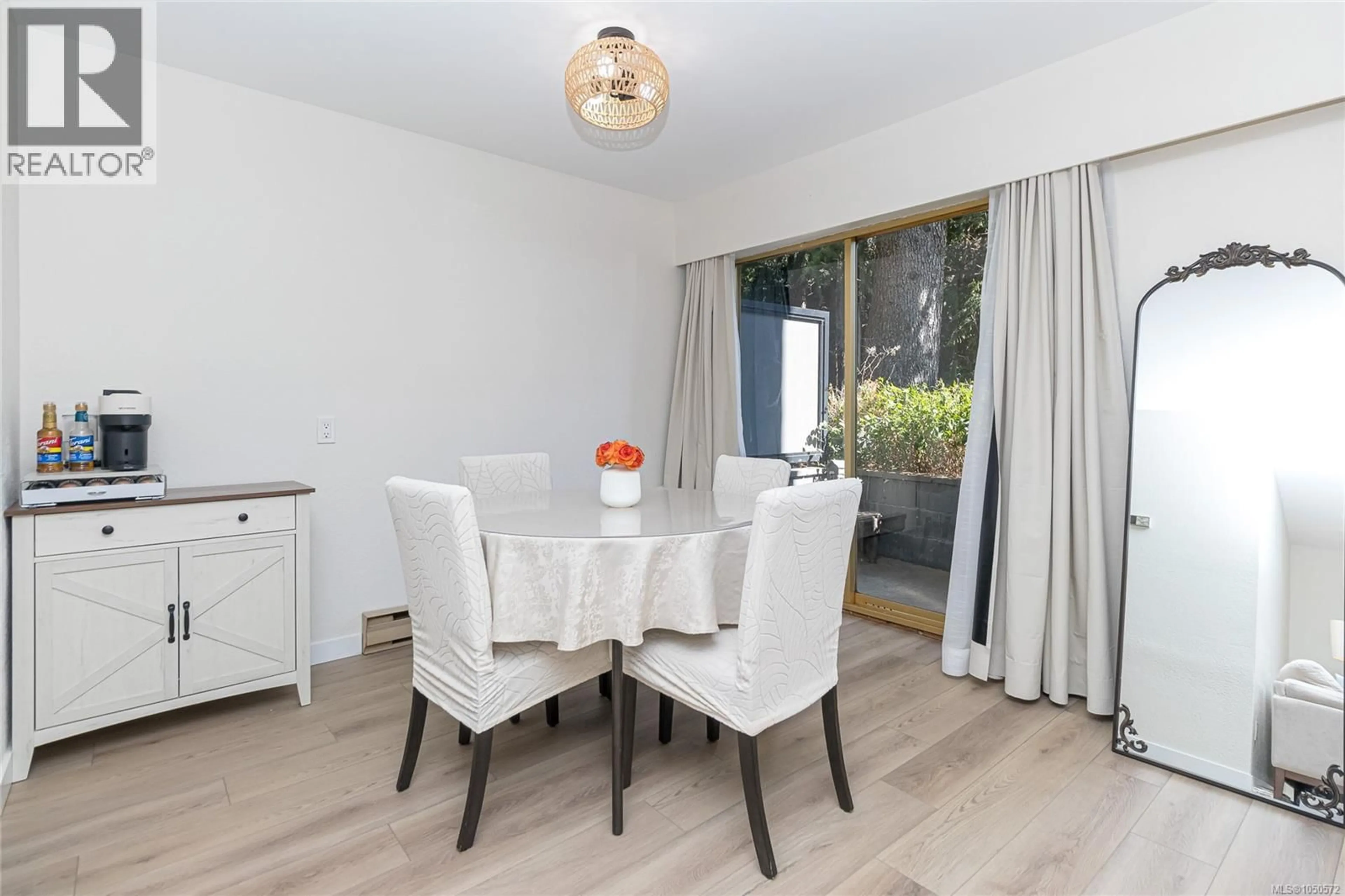 Dining room, wood/laminate floor for 43 - 840 CRAIGFLOWER ROAD, Esquimalt British Columbia V9A2X1