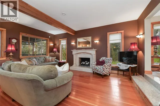 4836 SPRING ROAD, Saanich 5