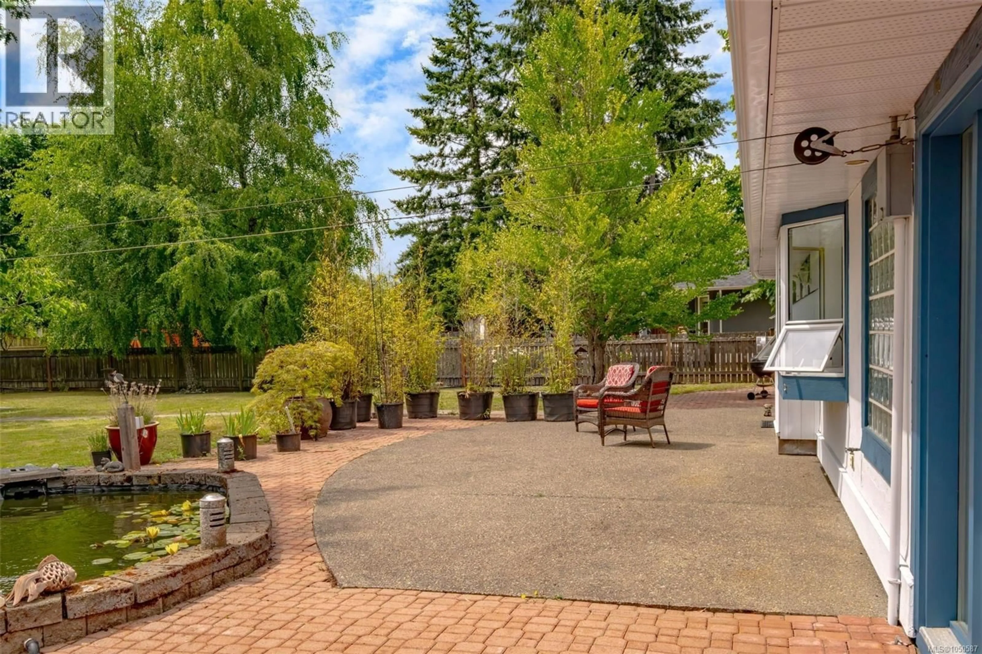 Patio, street for 1252 BUNKER PLACE, French Creek British Columbia V9P1W8