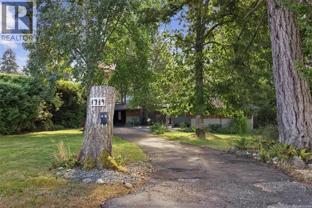 1719 CENTENNIAL AVENUE EAST, Comox 2