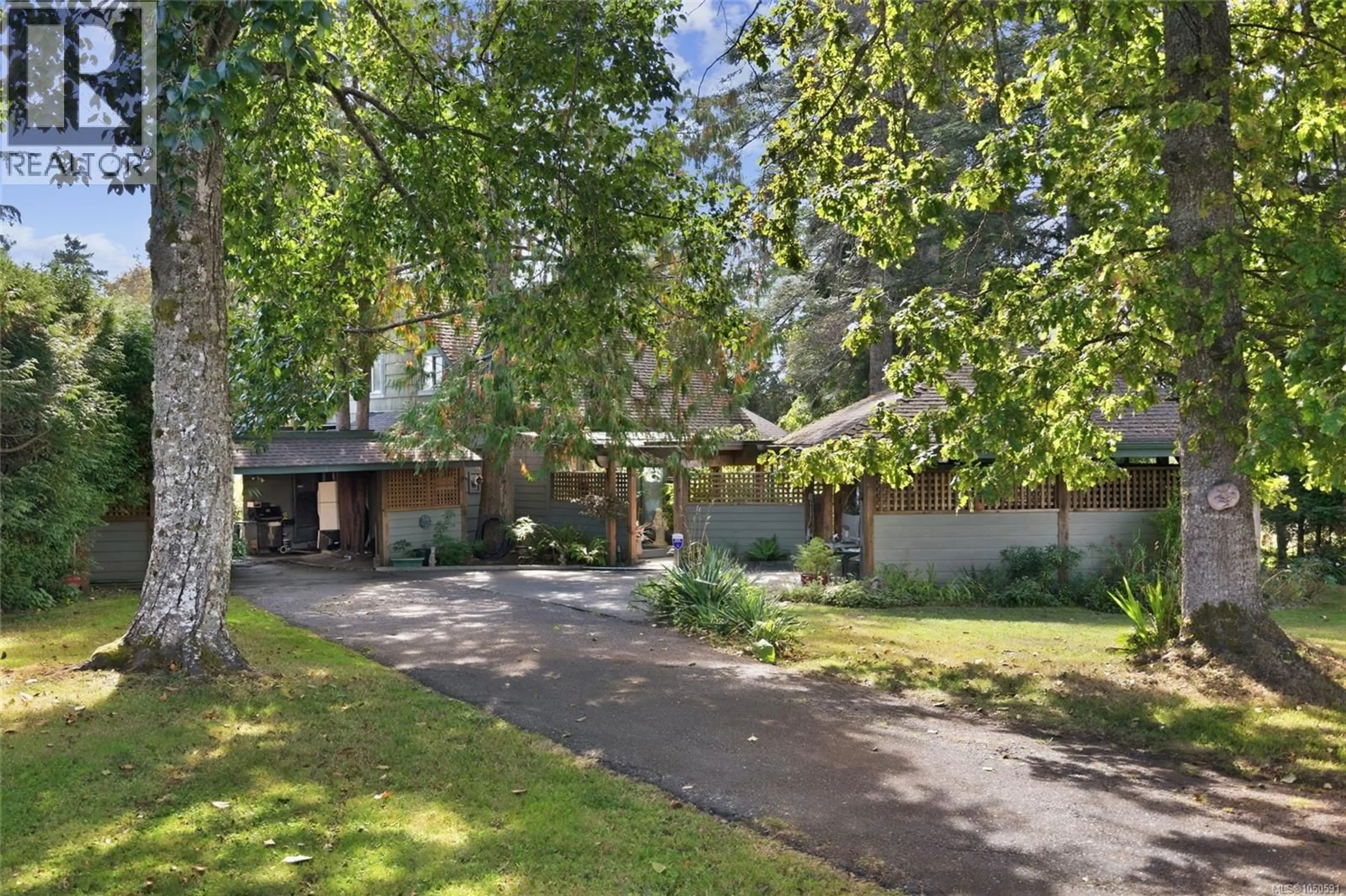A pic from outside/outdoor area/front of a property/back of a property/a pic from drone, street for 1719 CENTENNIAL AVENUE EAST, Comox British Columbia V9M2W3