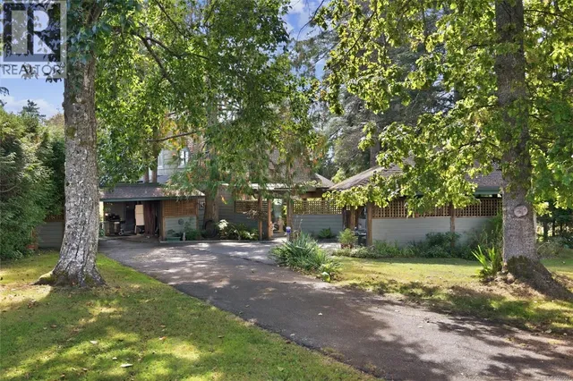 1719 CENTENNIAL AVENUE EAST, Comox 4