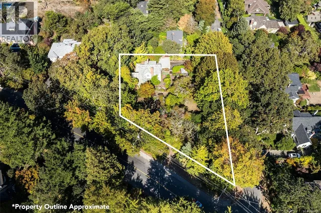 30 BEACH DRIVE, Oak Bay 3