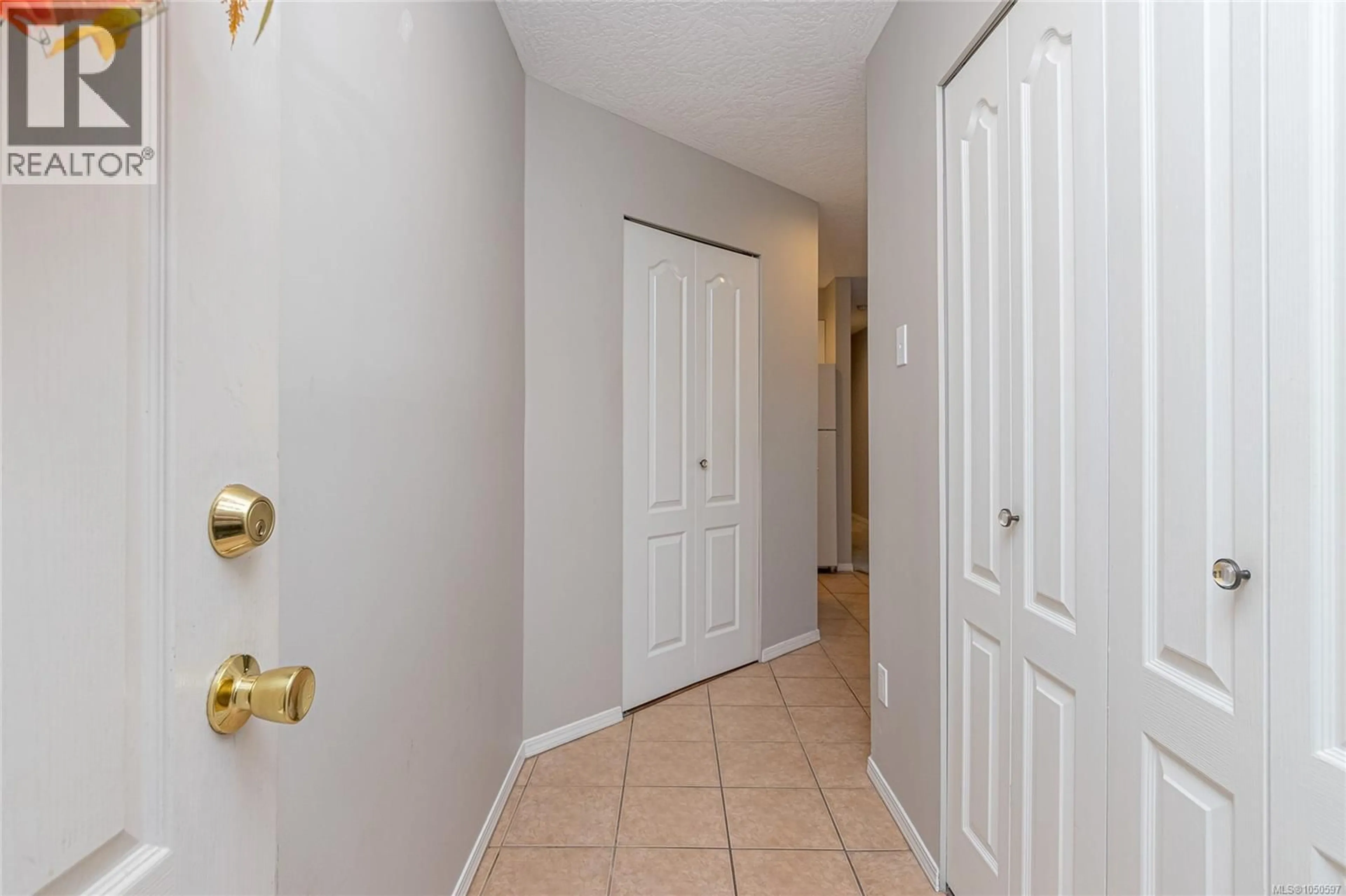Indoor entryway for 204 - 300 BUNDOCK AVENUE, Duncan British Columbia V9L3N9