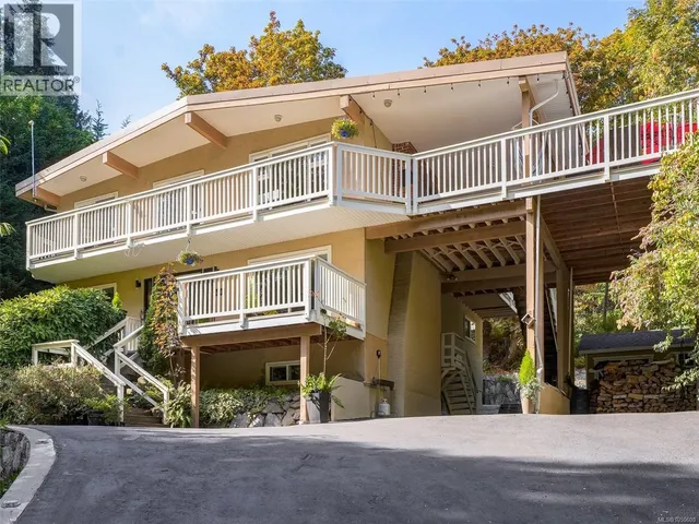 5190 LOCHSIDE DRIVE, Saanich