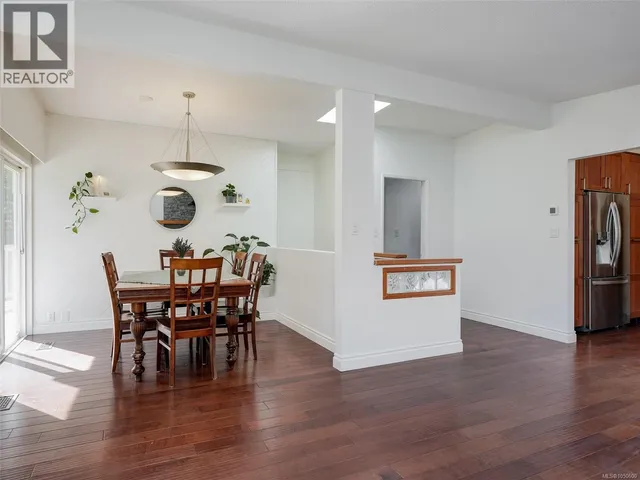 5190 LOCHSIDE DRIVE, Saanich 3