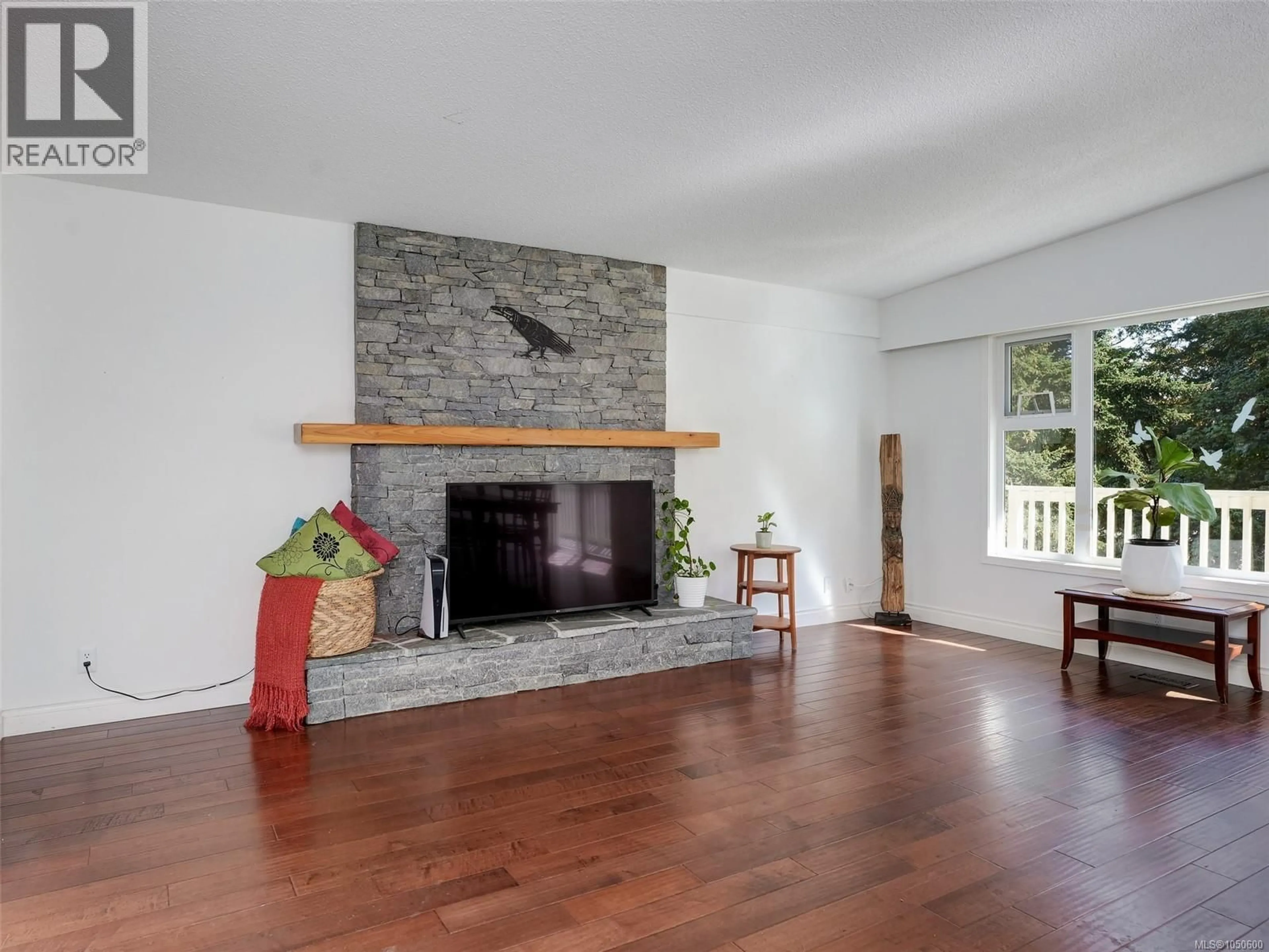 Living room with furniture, unknown for 5190 LOCHSIDE DRIVE, Saanich British Columbia V8Y2G3