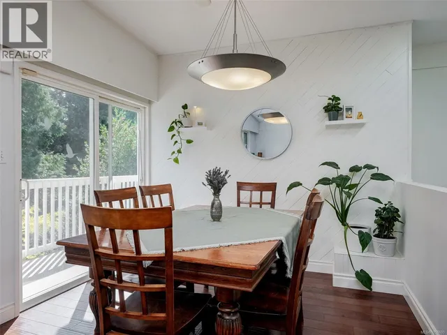 5190 LOCHSIDE DRIVE, Saanich 5
