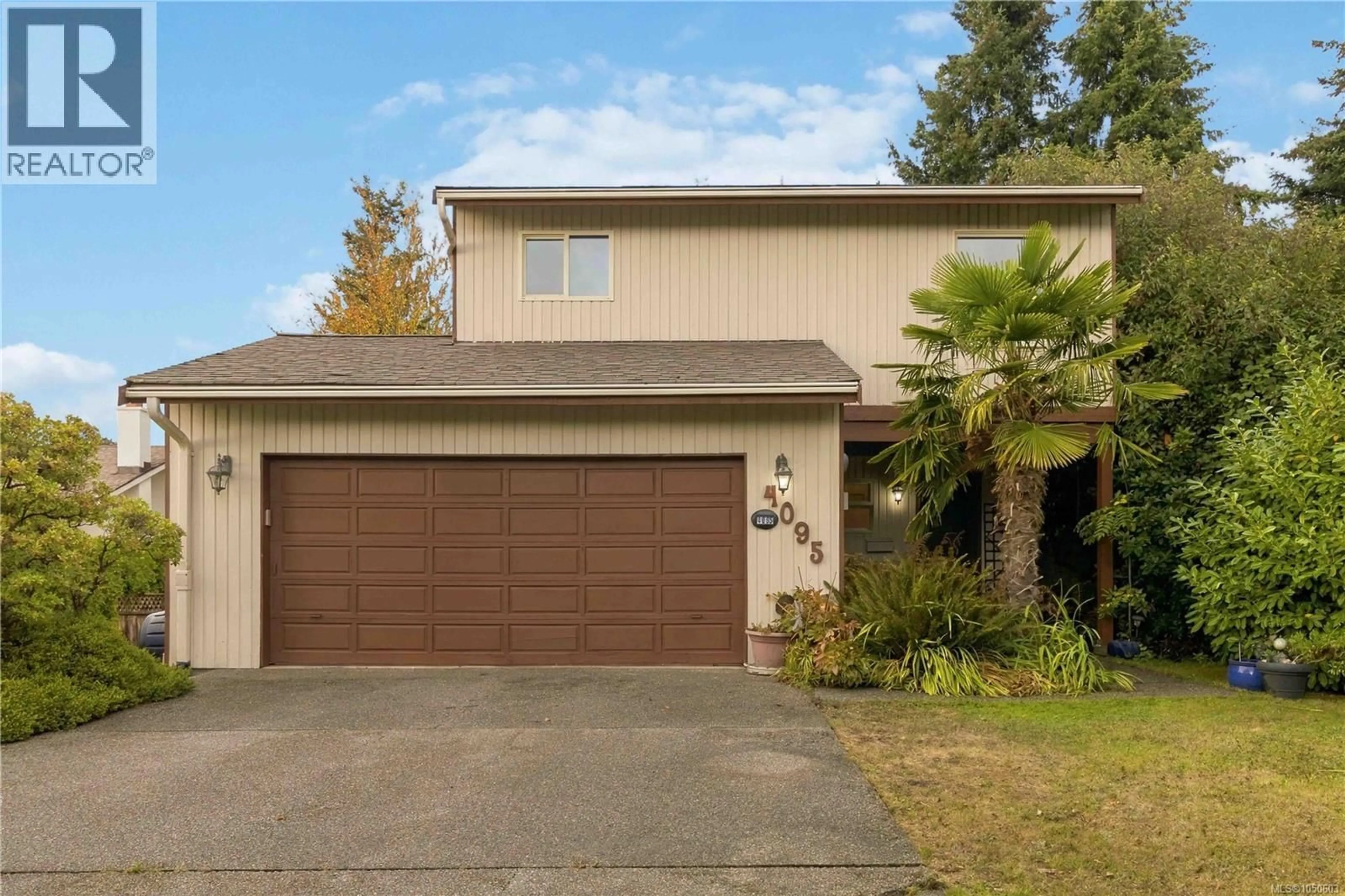 Home with vinyl exterior material, street for 4095 BEAM CRESCENT, Saanich British Columbia V8N5Y7