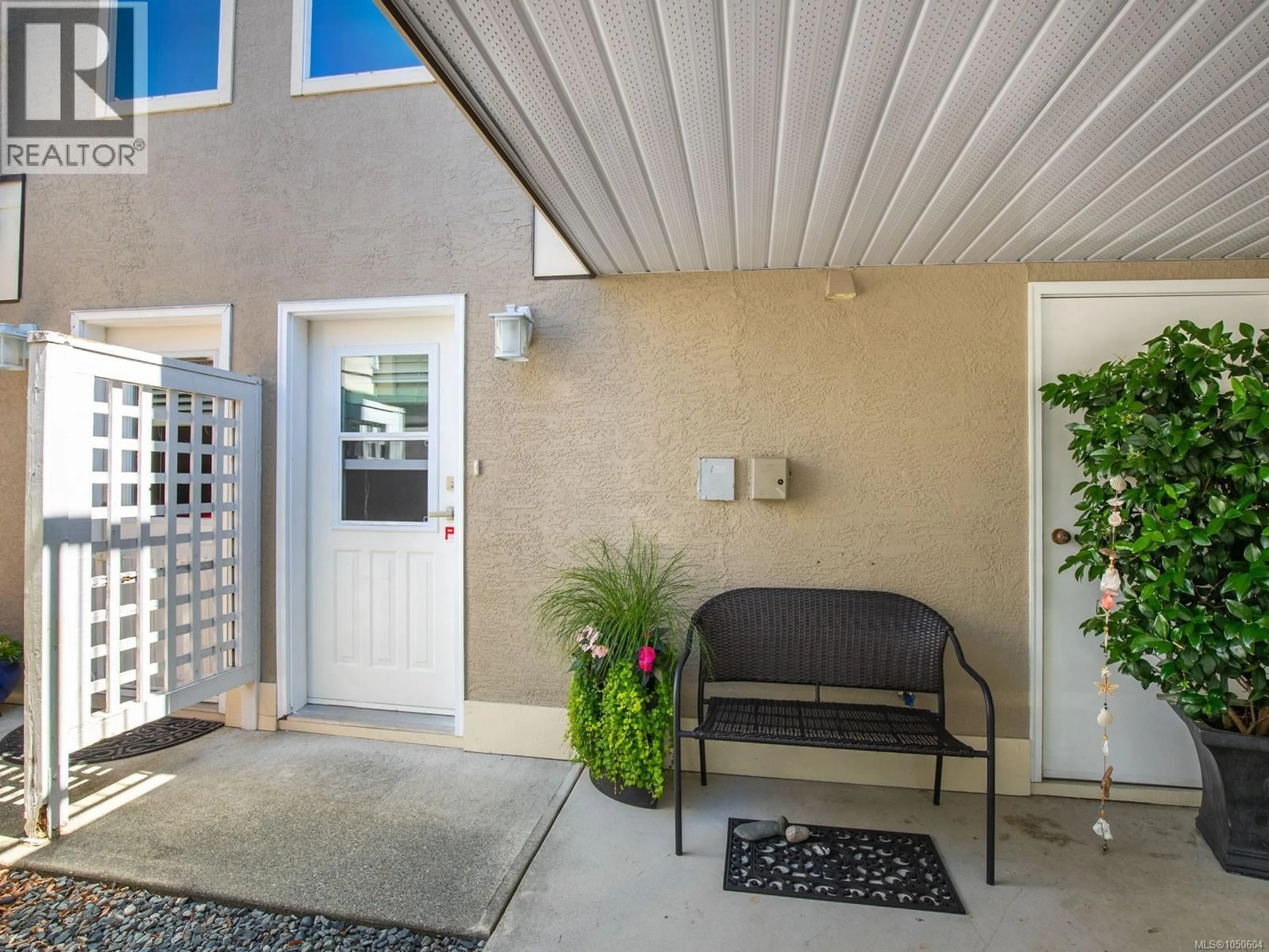 Indoor entryway for 6012 JAKE'S PLACE, Nanaimo British Columbia V9T6E7