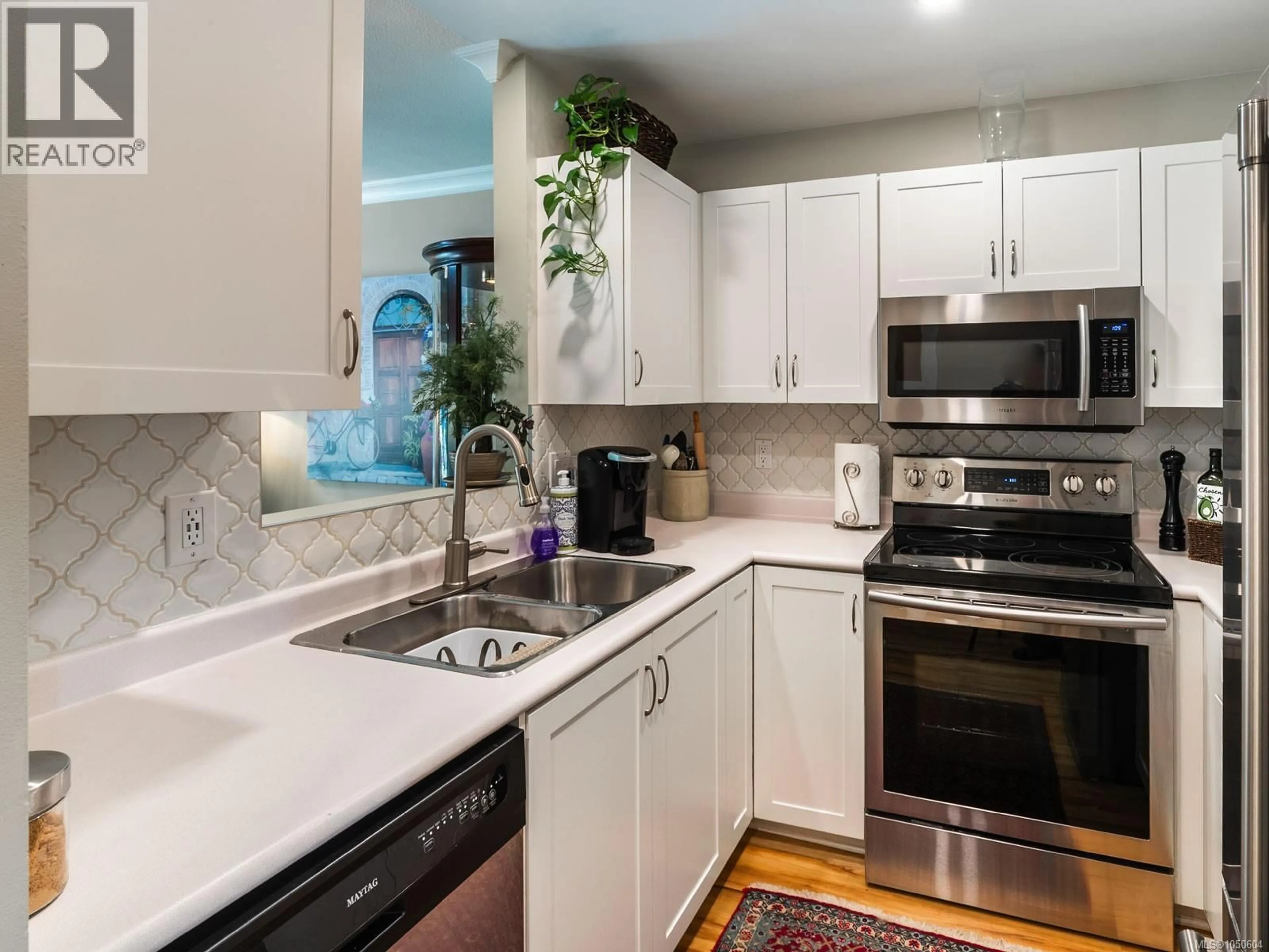 Standard kitchen, ceramic/tile floor for 6012 JAKE'S PLACE, Nanaimo British Columbia V9T6E7