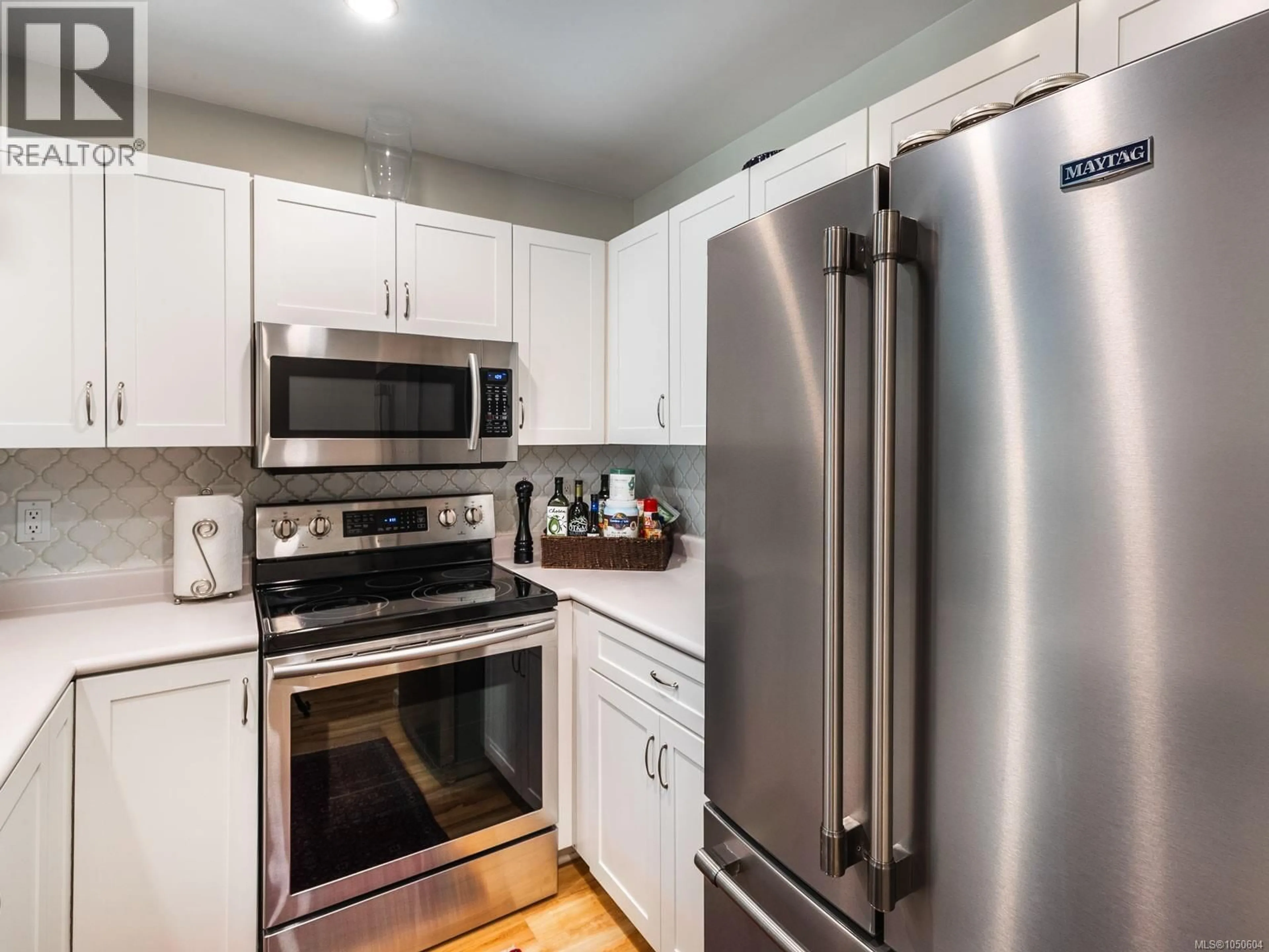 Standard kitchen, unknown for 6012 JAKE'S PLACE, Nanaimo British Columbia V9T6E7