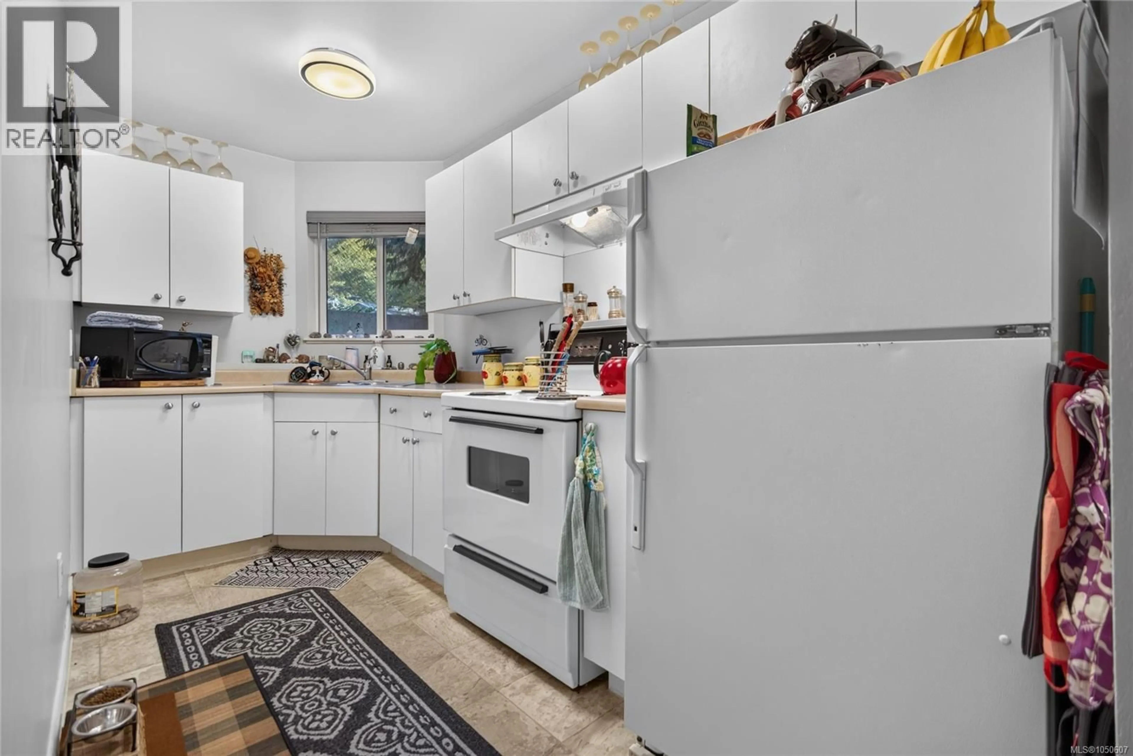 Standard kitchen, unknown for 104 - 200 BACK ROAD, Courtenay British Columbia V9N3W6