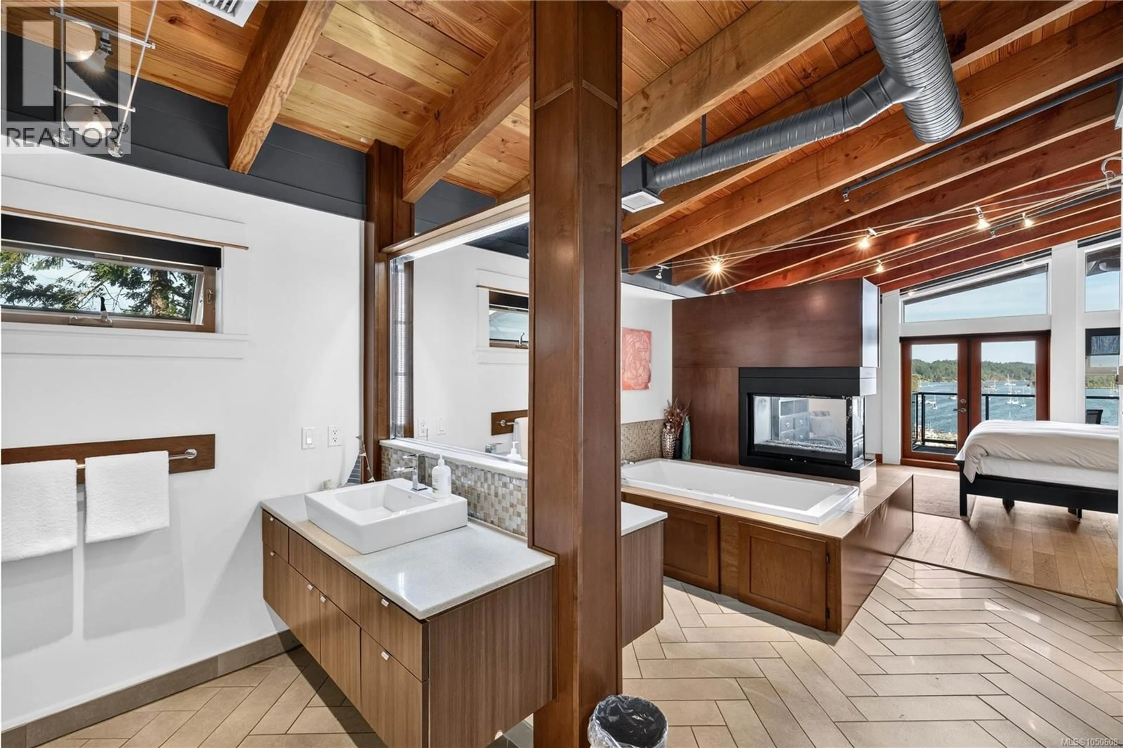 Contemporary bathroom, ceramic/tile floor for A-G - 118 RAINBOW ROAD, Salt Spring British Columbia V8K2R7