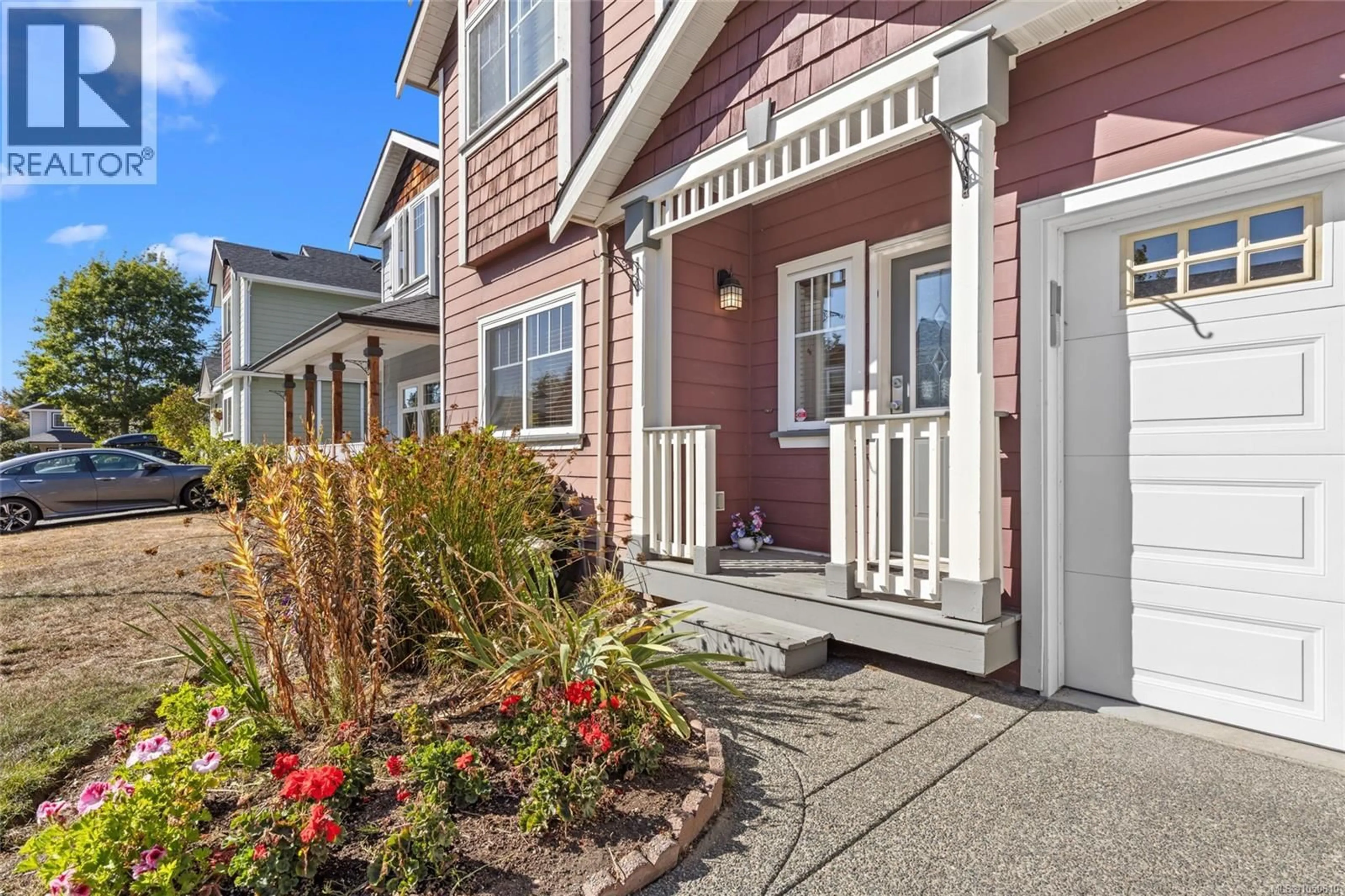 Home with vinyl exterior material, street for 4 NEWSTEAD CRESCENT, View Royal British Columbia V9B6L4