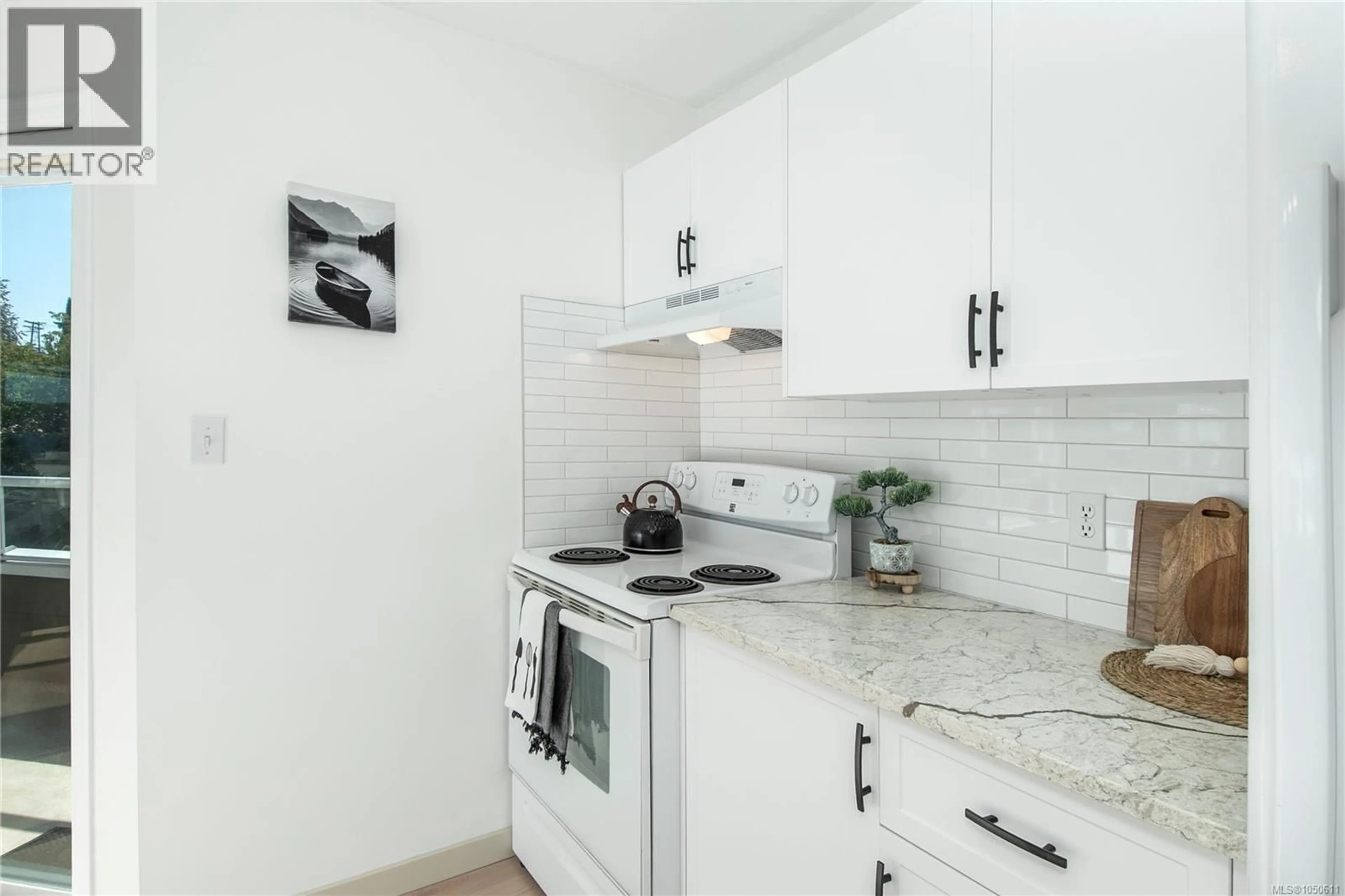 Standard kitchen, ceramic/tile floor for 311 - 300 ST. ANN'S ROAD, Campbell River British Columbia V9W4C6