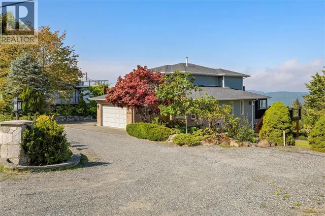 8108 SOUTHWIND DRIVE, Lantzville 3