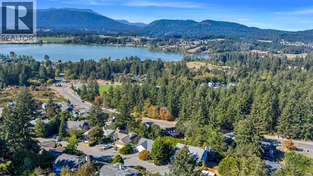 1487 THOMSON TERRACE, Duncan 5