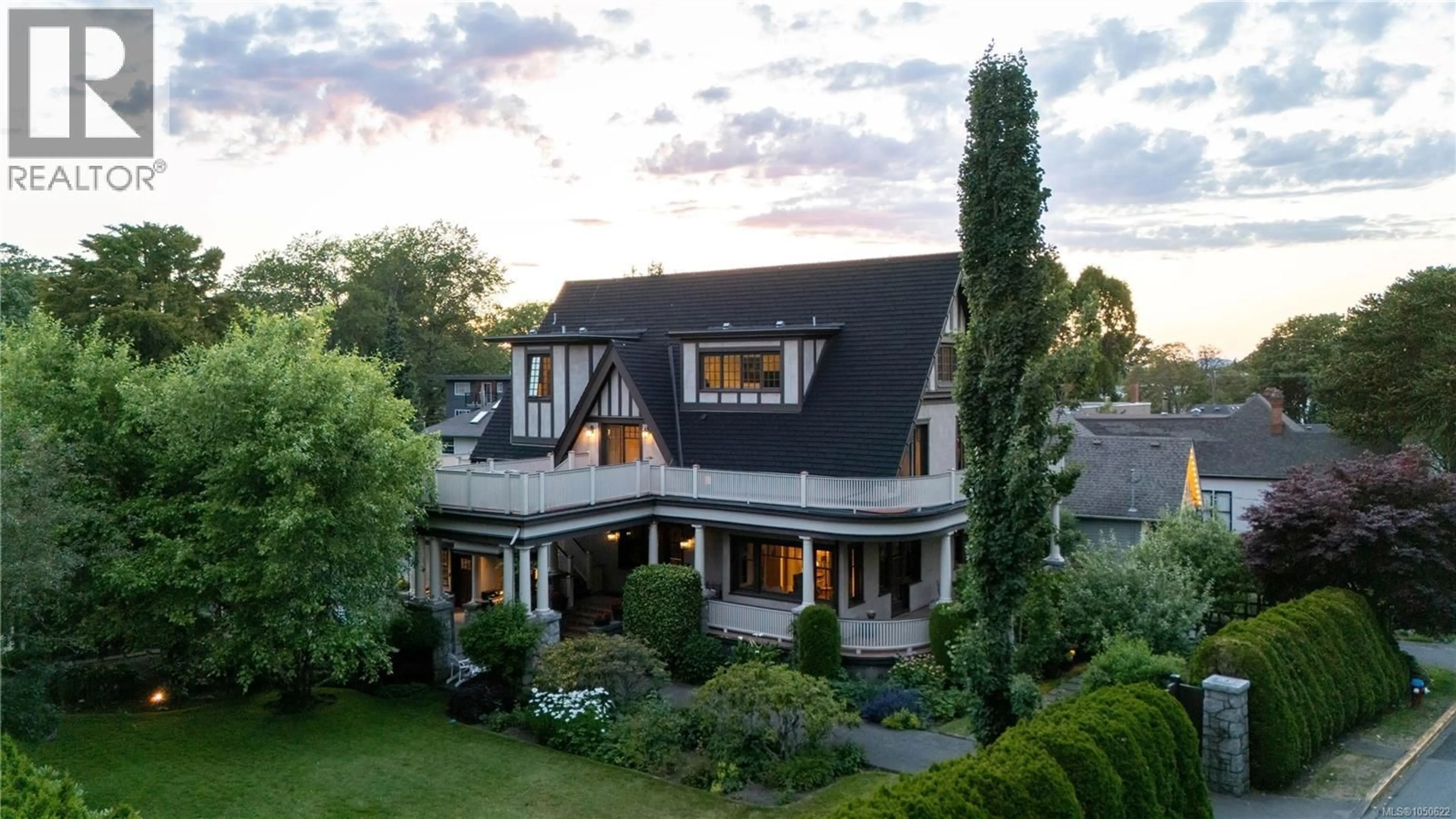 A pic from outside/outdoor area/front of a property/back of a property/a pic from drone, street for 1030 ST. CHARLES STREET, Victoria British Columbia V8S3P6