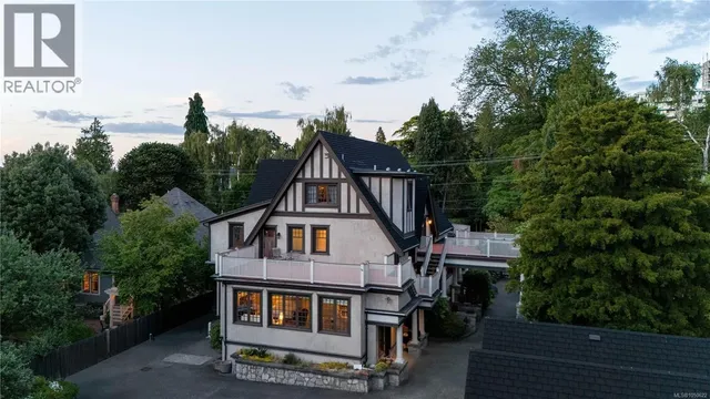 1030 ST. CHARLES STREET, Victoria 5