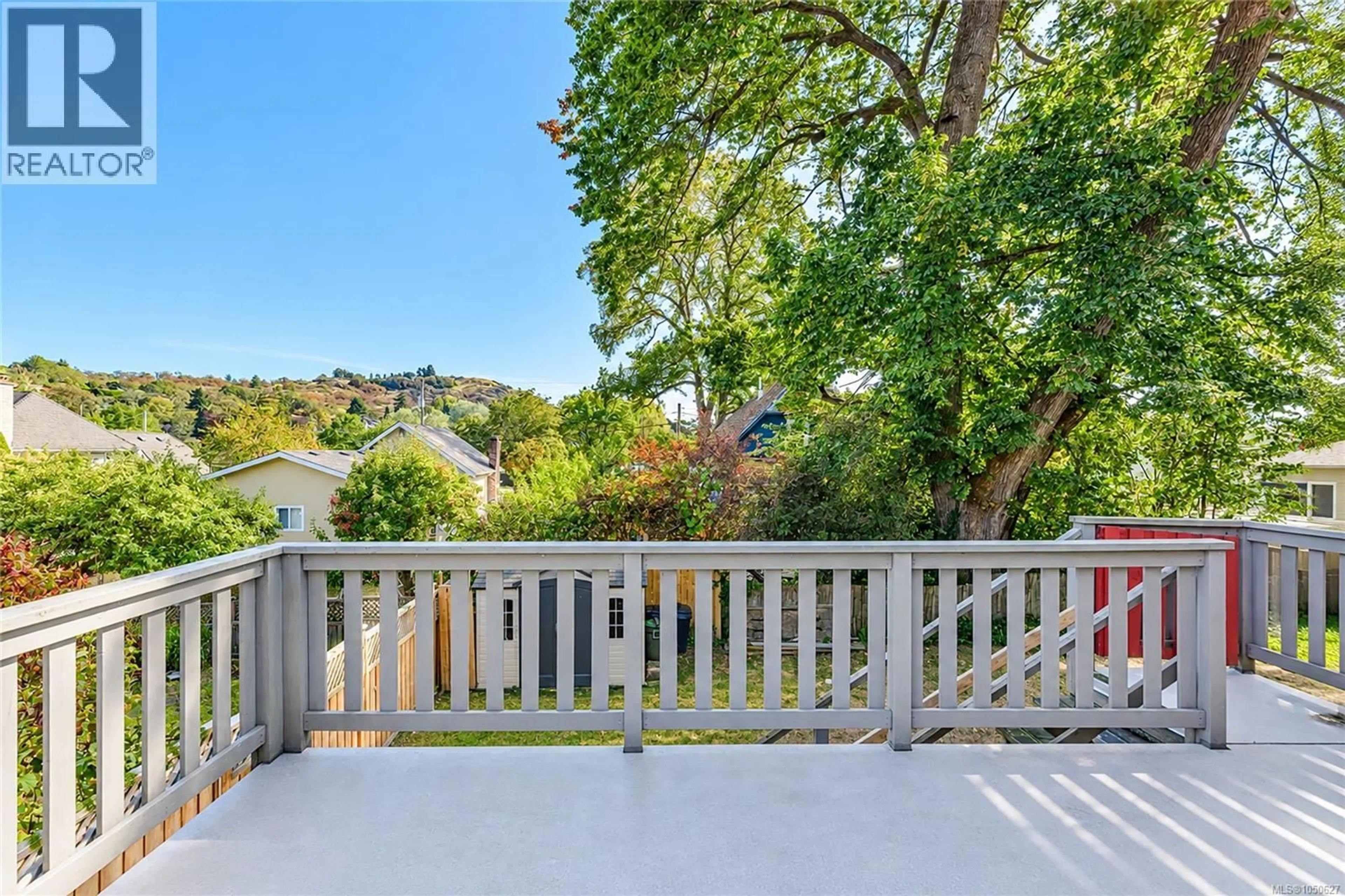 Patio, water/lake/river/ocean view for 1711 CHRISTMAS AVENUE, Saanich British Columbia V8P2X9