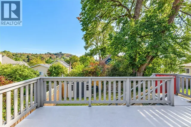 1711 CHRISTMAS AVENUE, Saanich 4