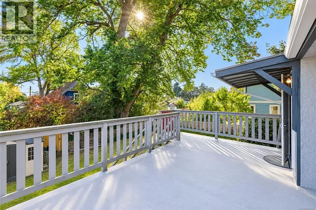 1711 CHRISTMAS AVENUE, Saanich 5