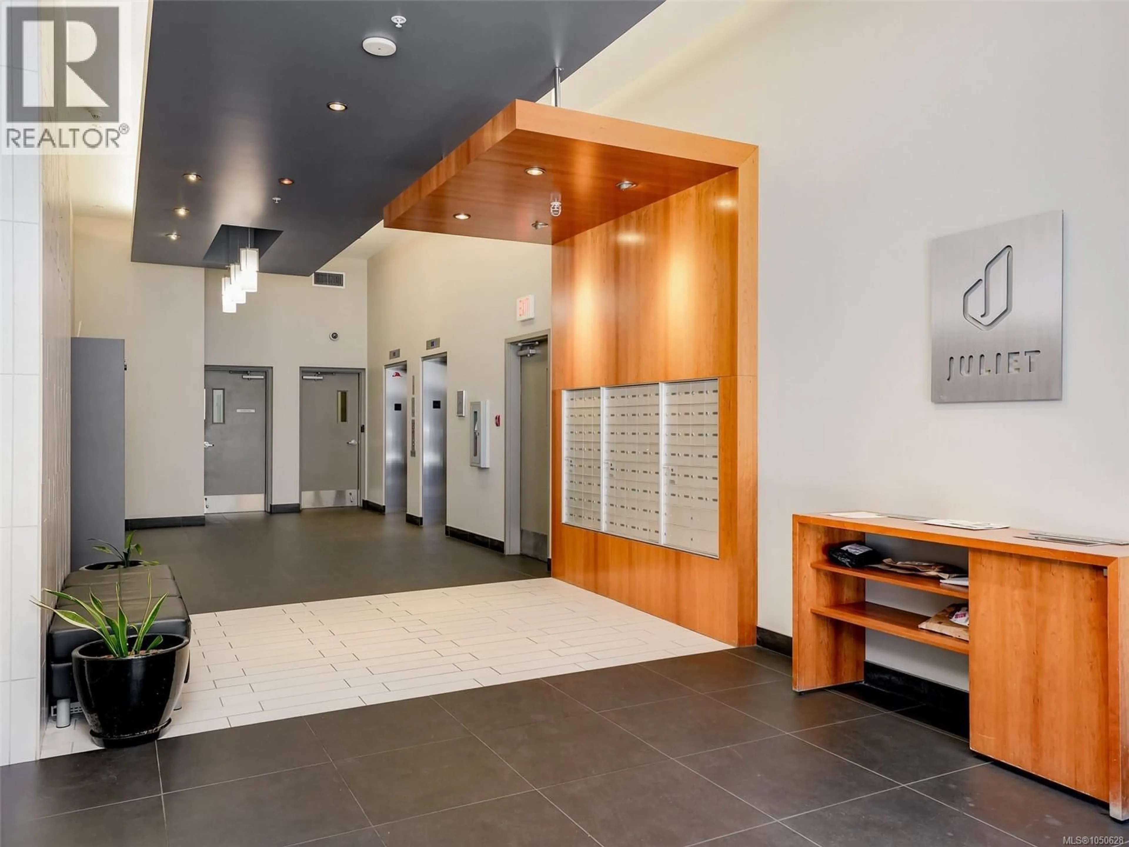 Indoor foyer for 505 - 760 JOHNSON STREET, Victoria British Columbia V8W0A4