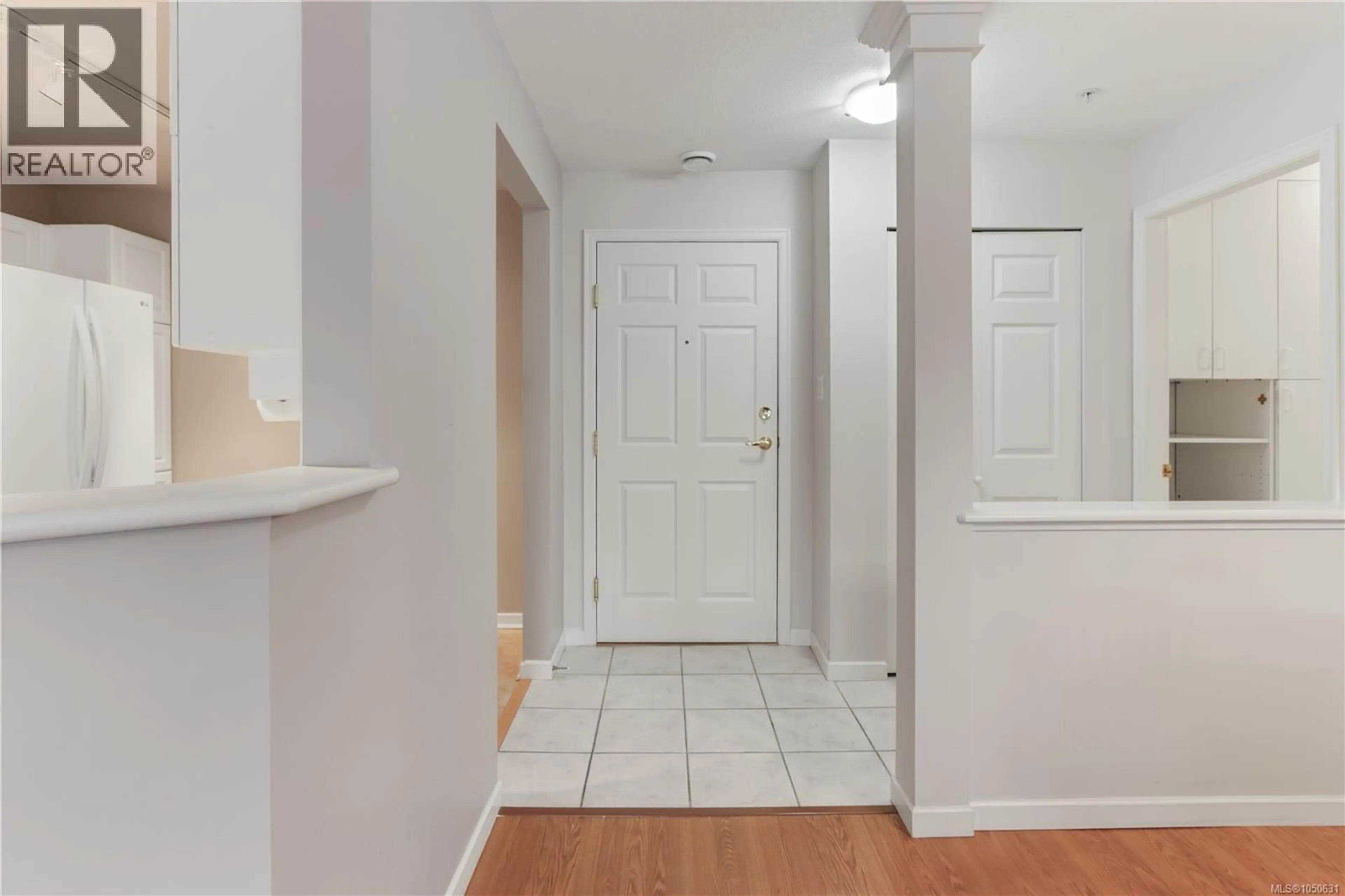 Indoor entryway for 402 - 5620 EDGEWATER LANE, Nanaimo British Columbia V9T6K1