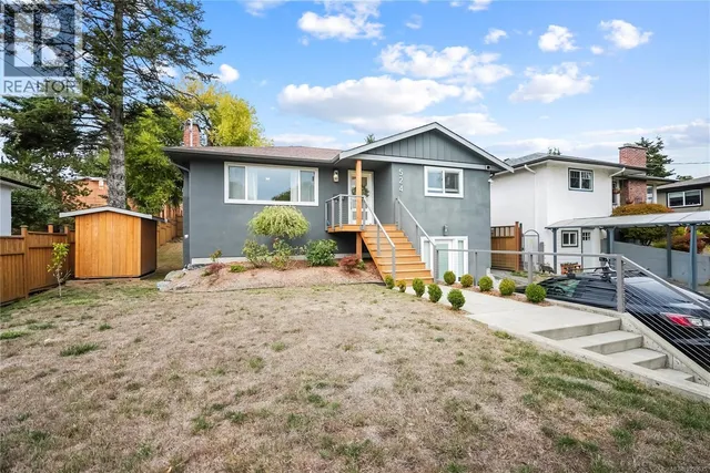 524 WARREN AVENUE, Saanich 3