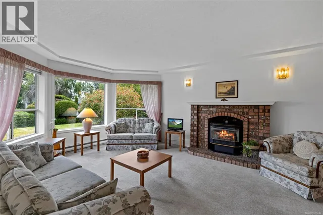 464 QUATSINO ROAD, Qualicum Beach 2