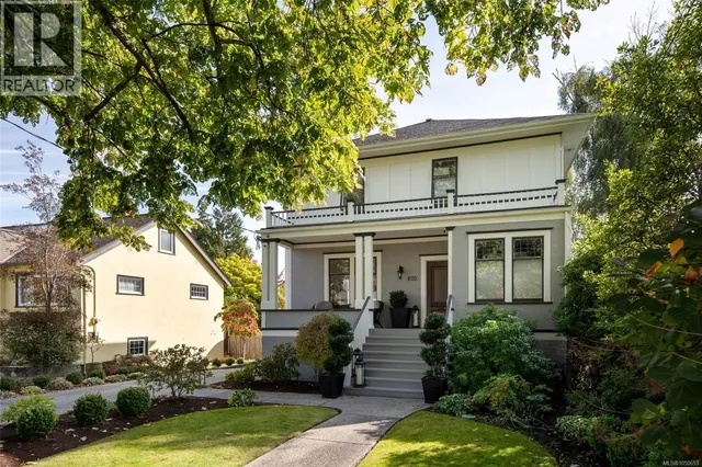 1033 MONTEREY AVENUE, Oak Bay