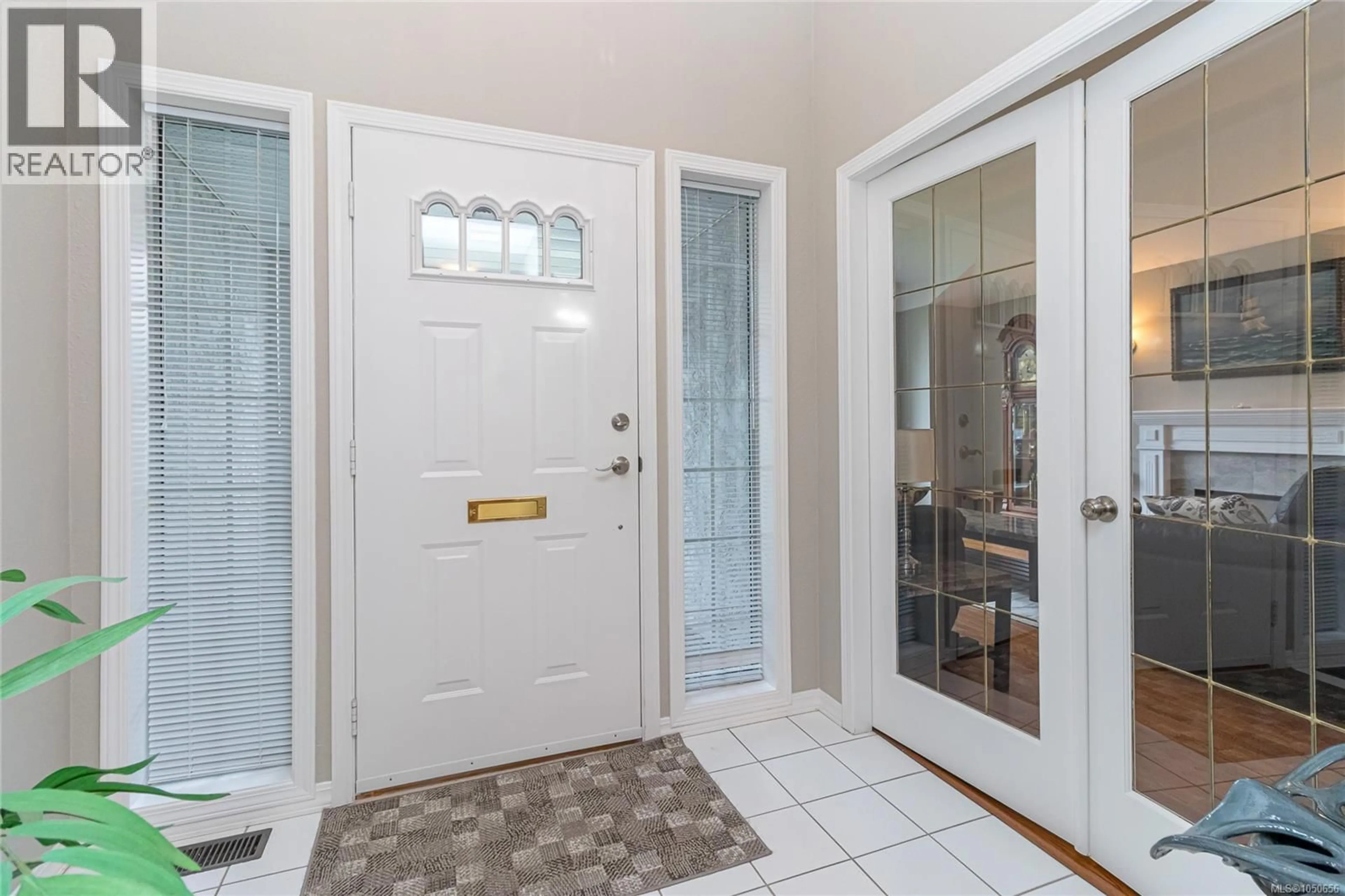 Indoor entryway for 6664 BUENA VISTA ROAD, Central Saanich British Columbia V8Z5W7