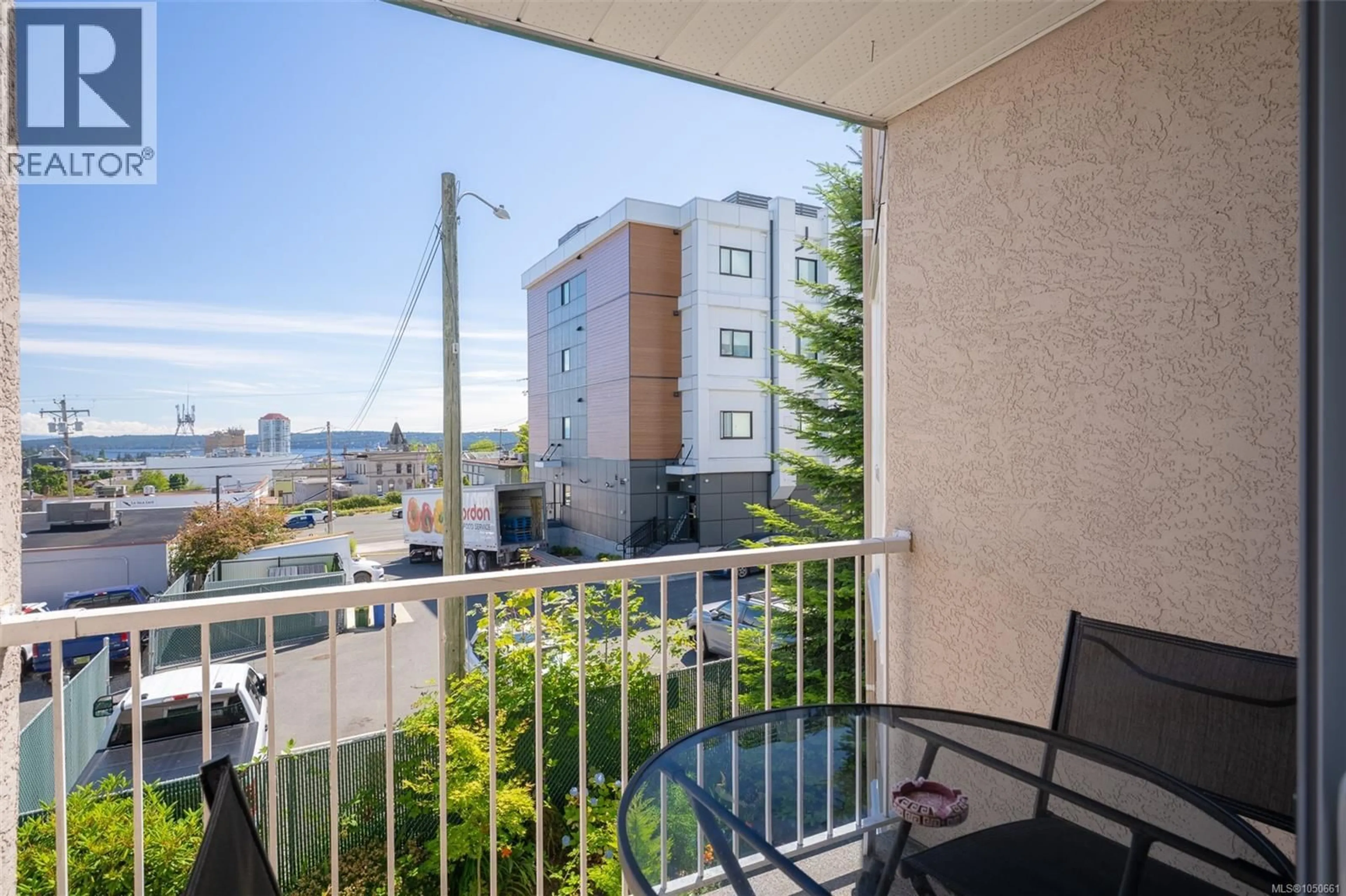 Balcony in the apartment, water/lake/river/ocean view for 305 - 240 MILTON STREET, Nanaimo British Columbia V9R2K6
