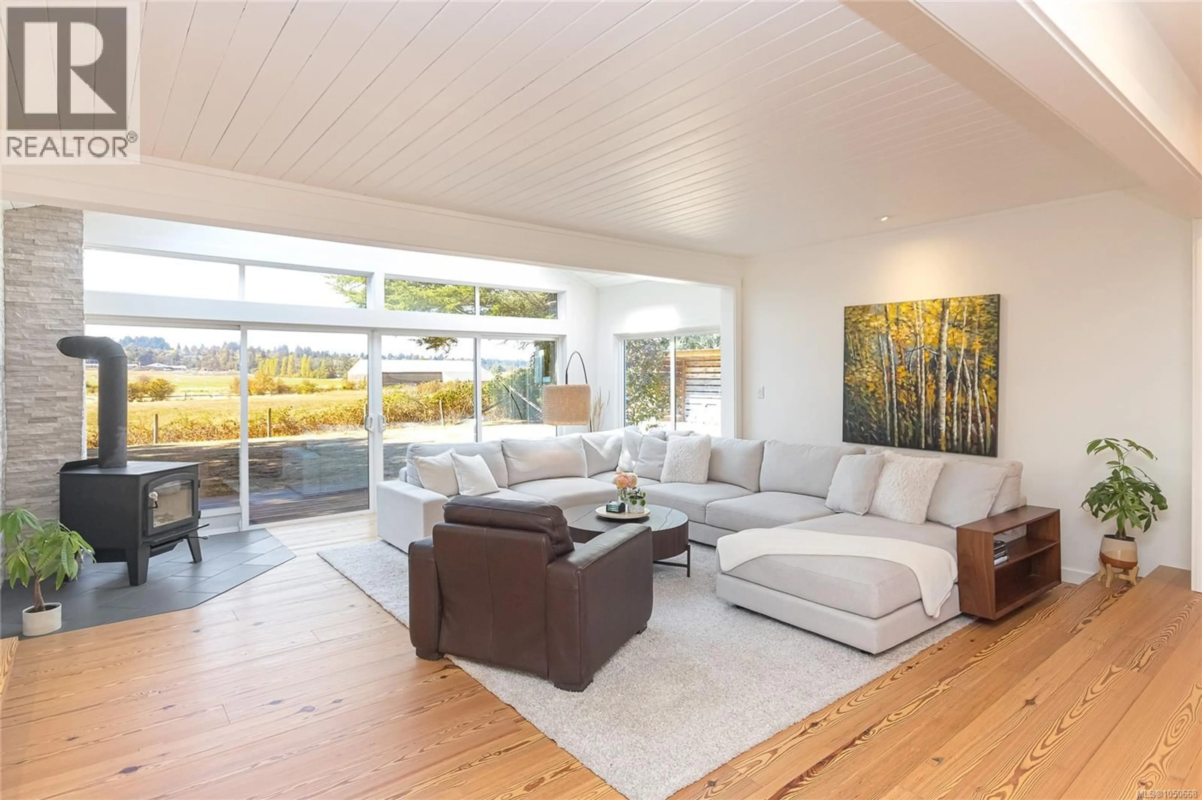 Living room with furniture, unknown for 6390 WELCH ROAD, Central Saanich British Columbia V8M1W7