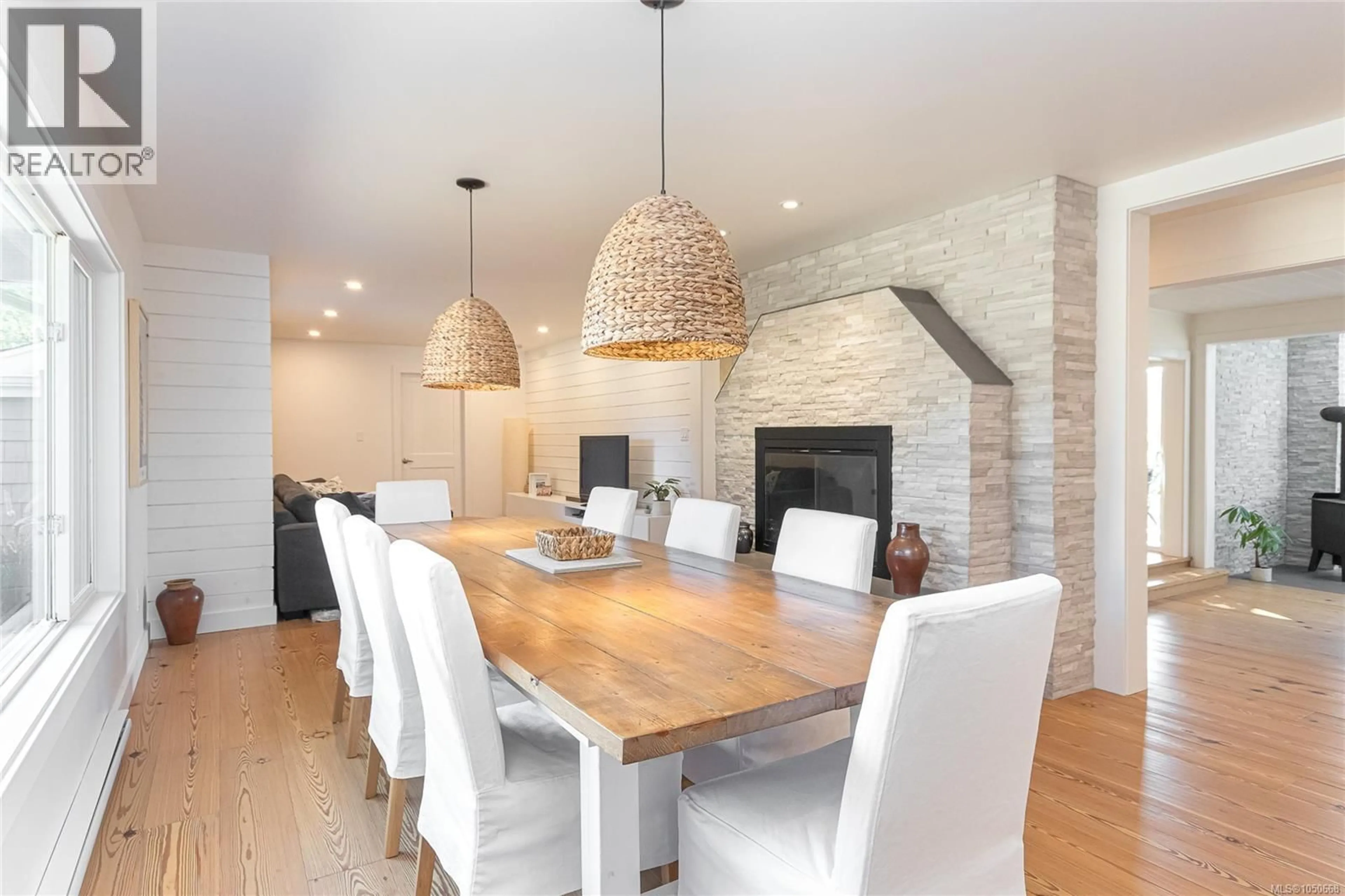 Dining room, wood/laminate floor for 6390 WELCH ROAD, Central Saanich British Columbia V8M1W7
