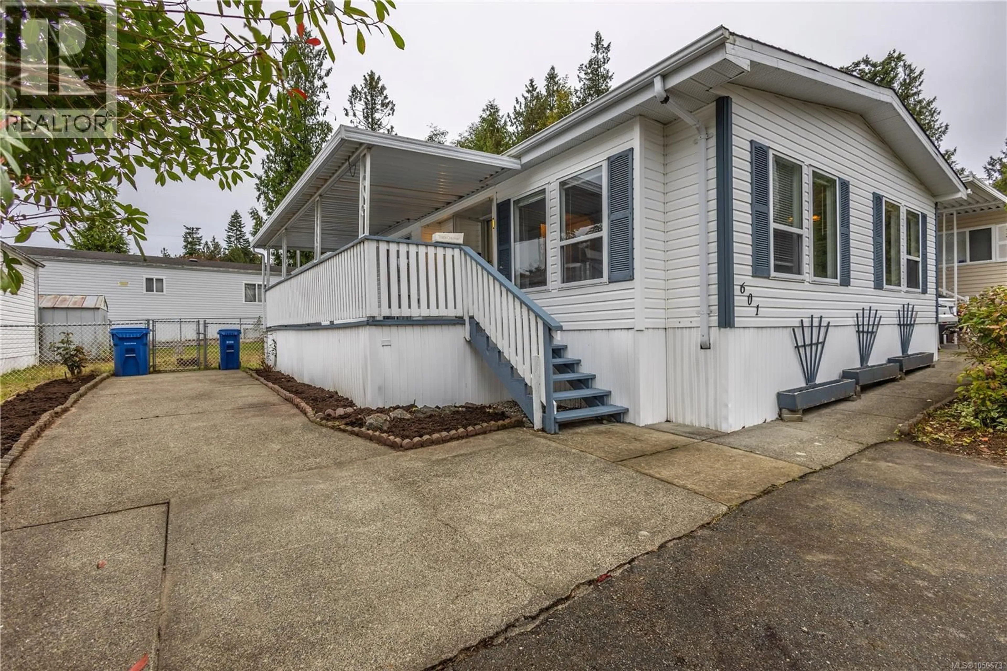 Home with vinyl exterior material, street for 601 - 2850 STAUTW ROAD, Central Saanich British Columbia V8M2C9
