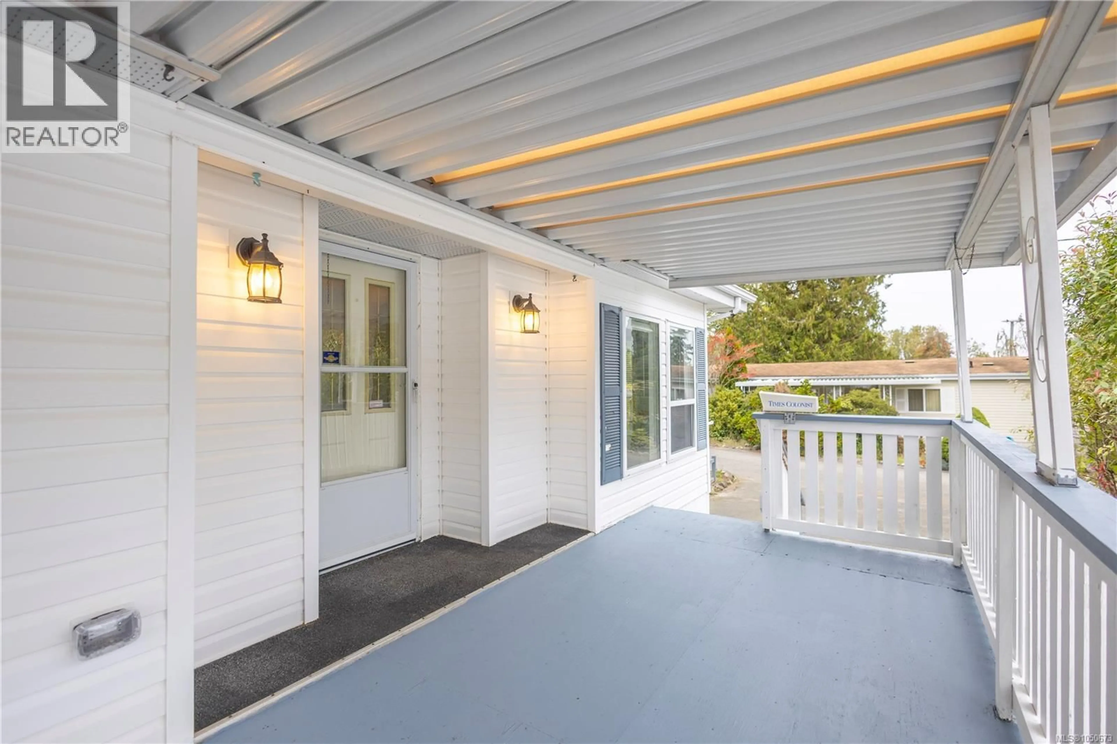 Patio, street for 601 - 2850 STAUTW ROAD, Central Saanich British Columbia V8M2C9