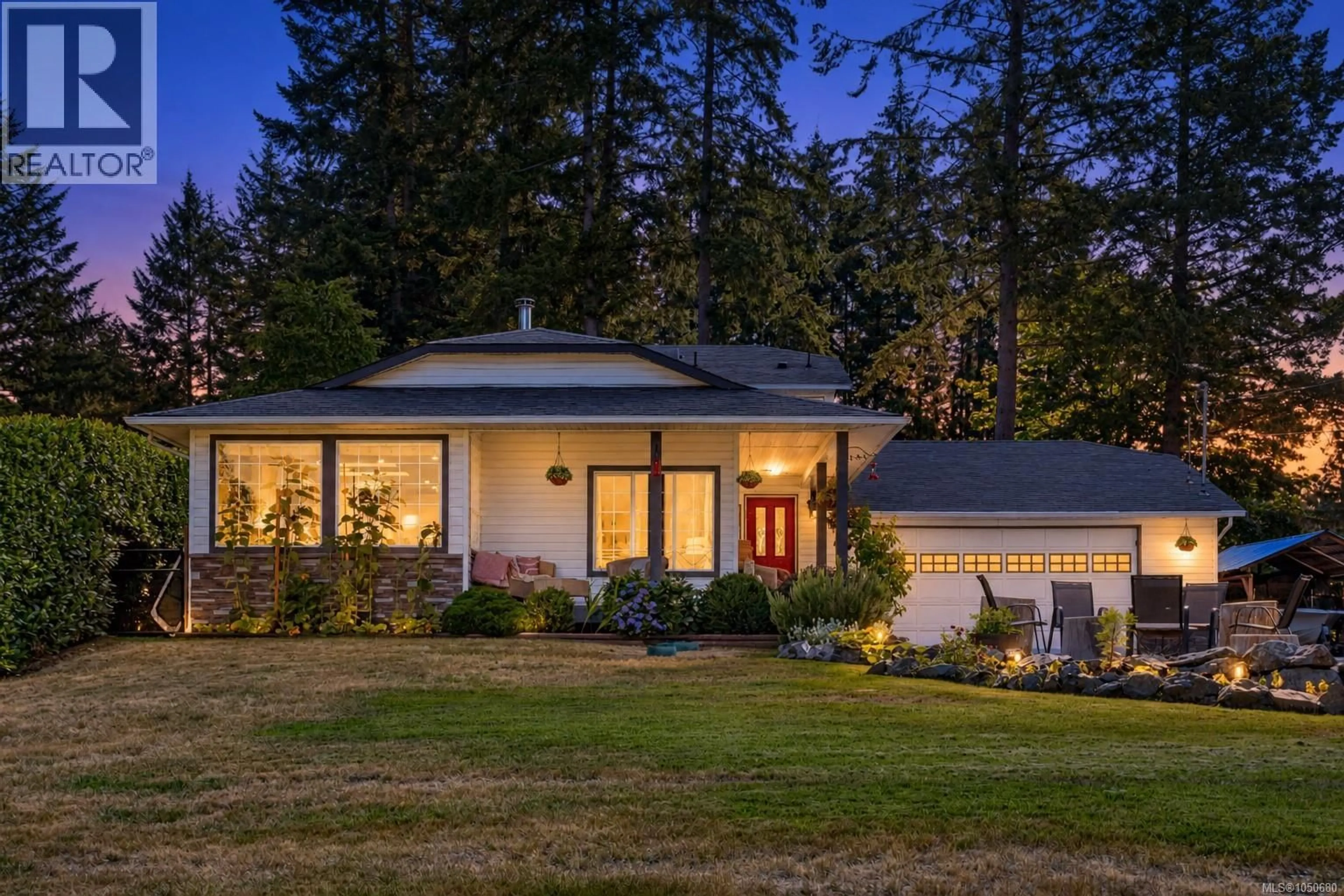 Home with vinyl exterior material, mountain view for 6535 WICKS ROAD, Duncan British Columbia V9L5V2