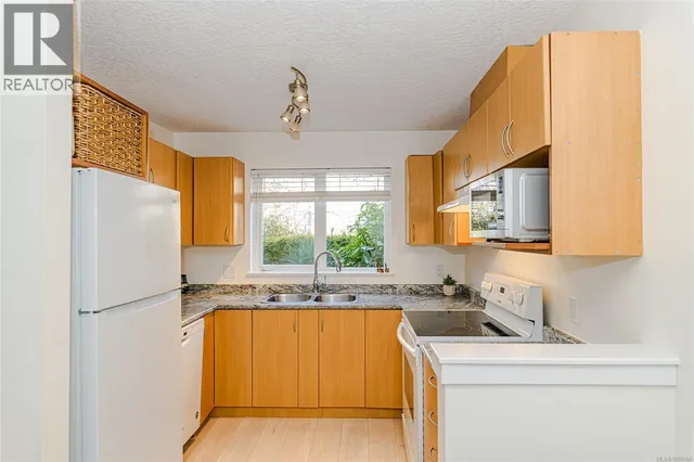 103 - 3180 ALBINA STREET, Saanich 2