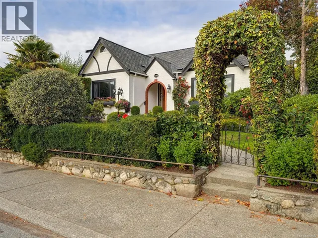 2390 MUSGRAVE STREET, Oak Bay