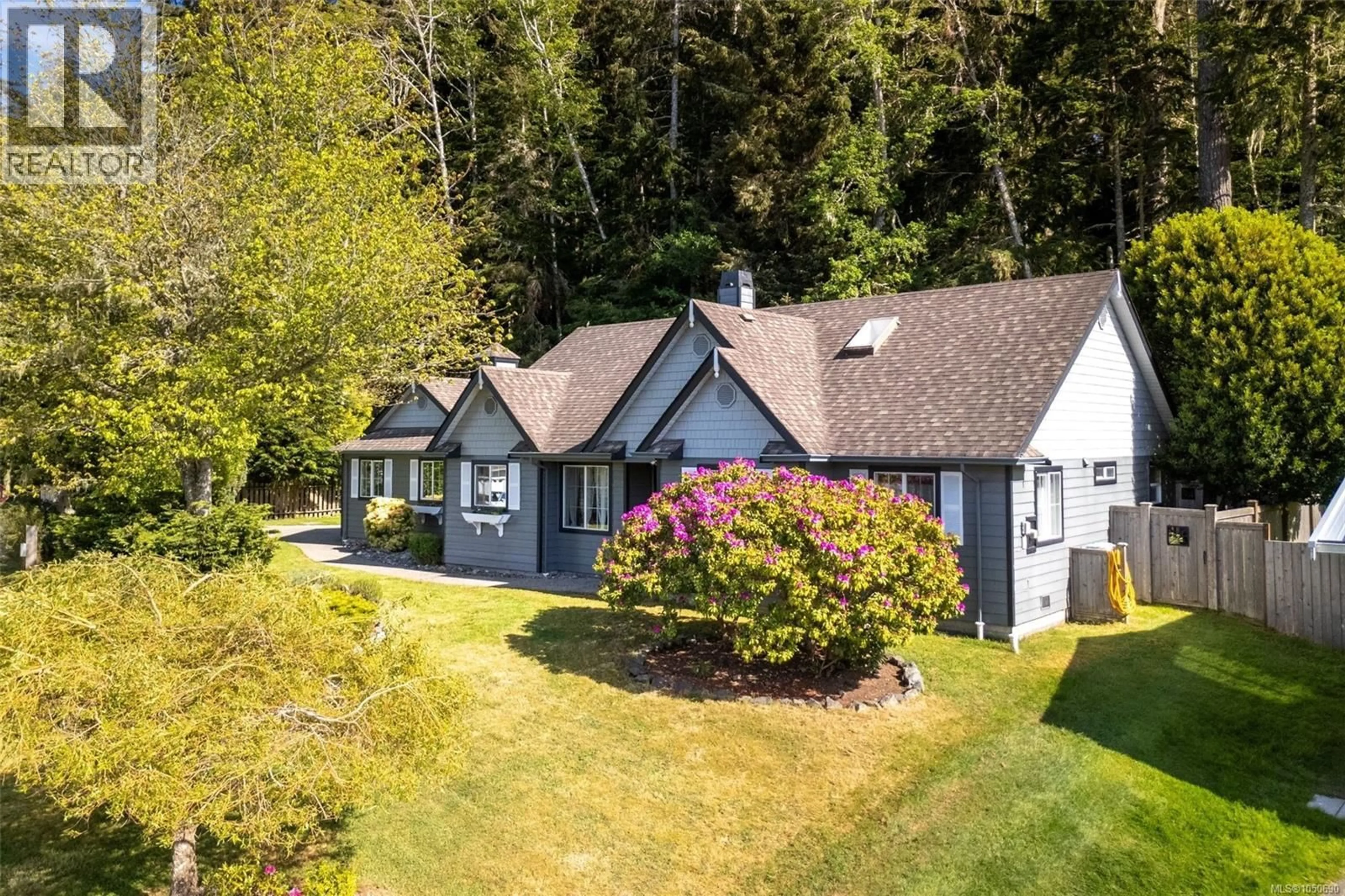 A pic from outside/outdoor area/front of a property/back of a property/a pic from drone, unknown for 7201 AUSTINS PLACE, Sooke British Columbia V9Z0T1
