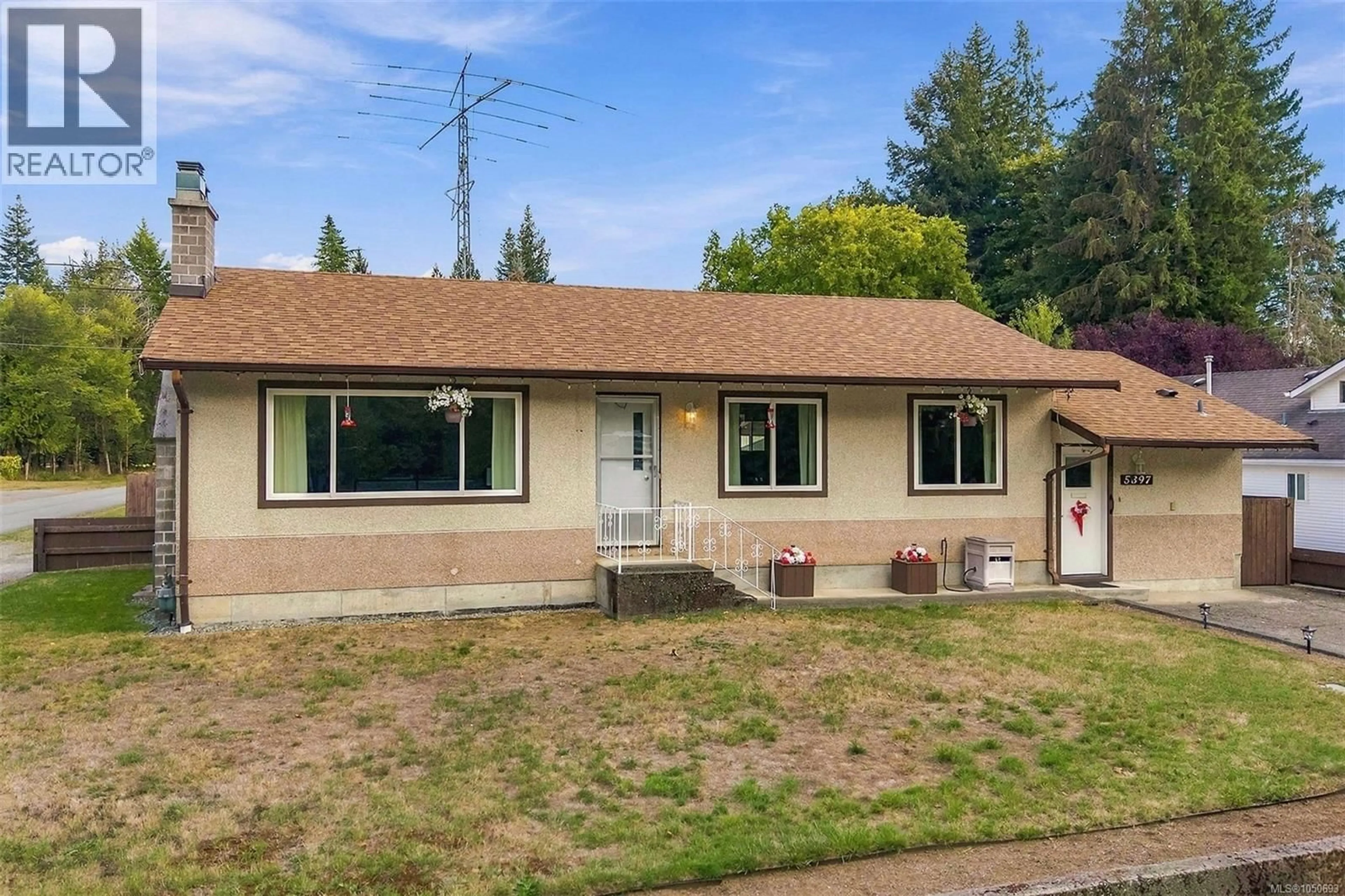 Home with vinyl exterior material, street for 5397 GOLDEN STREET, Port Alberni British Columbia V9Y7J6
