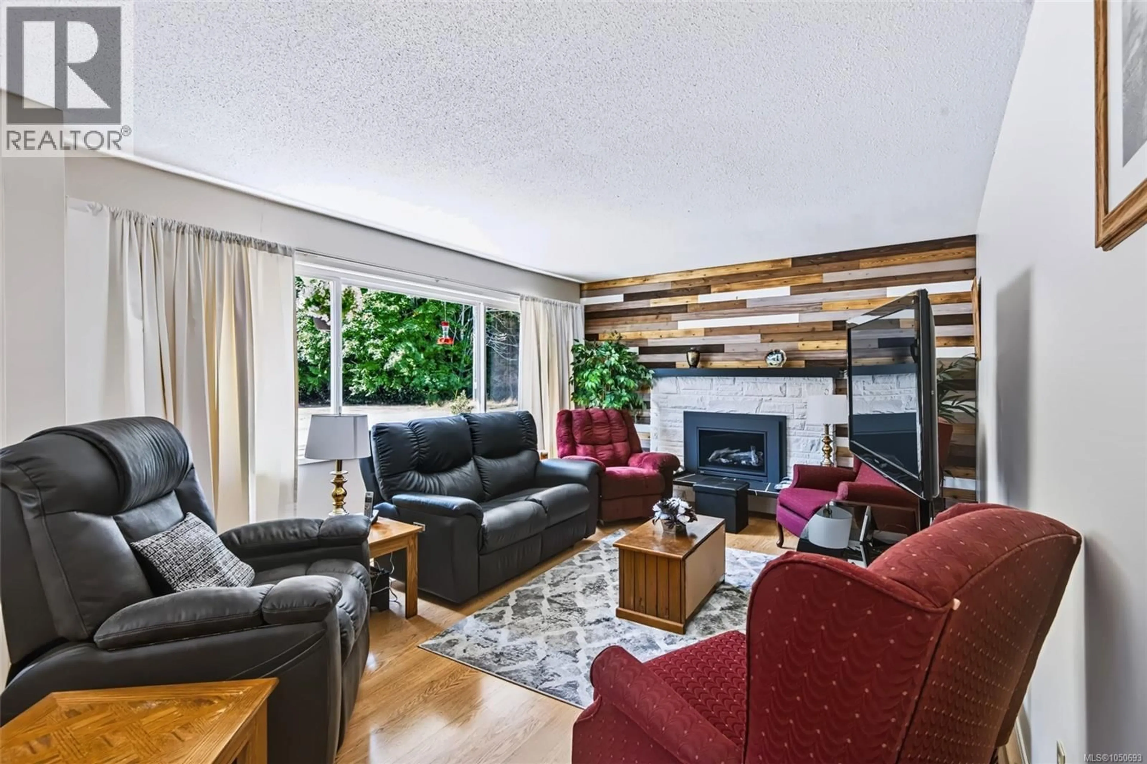 Living room with furniture, wood/laminate floor for 5397 GOLDEN STREET, Port Alberni British Columbia V9Y7J6