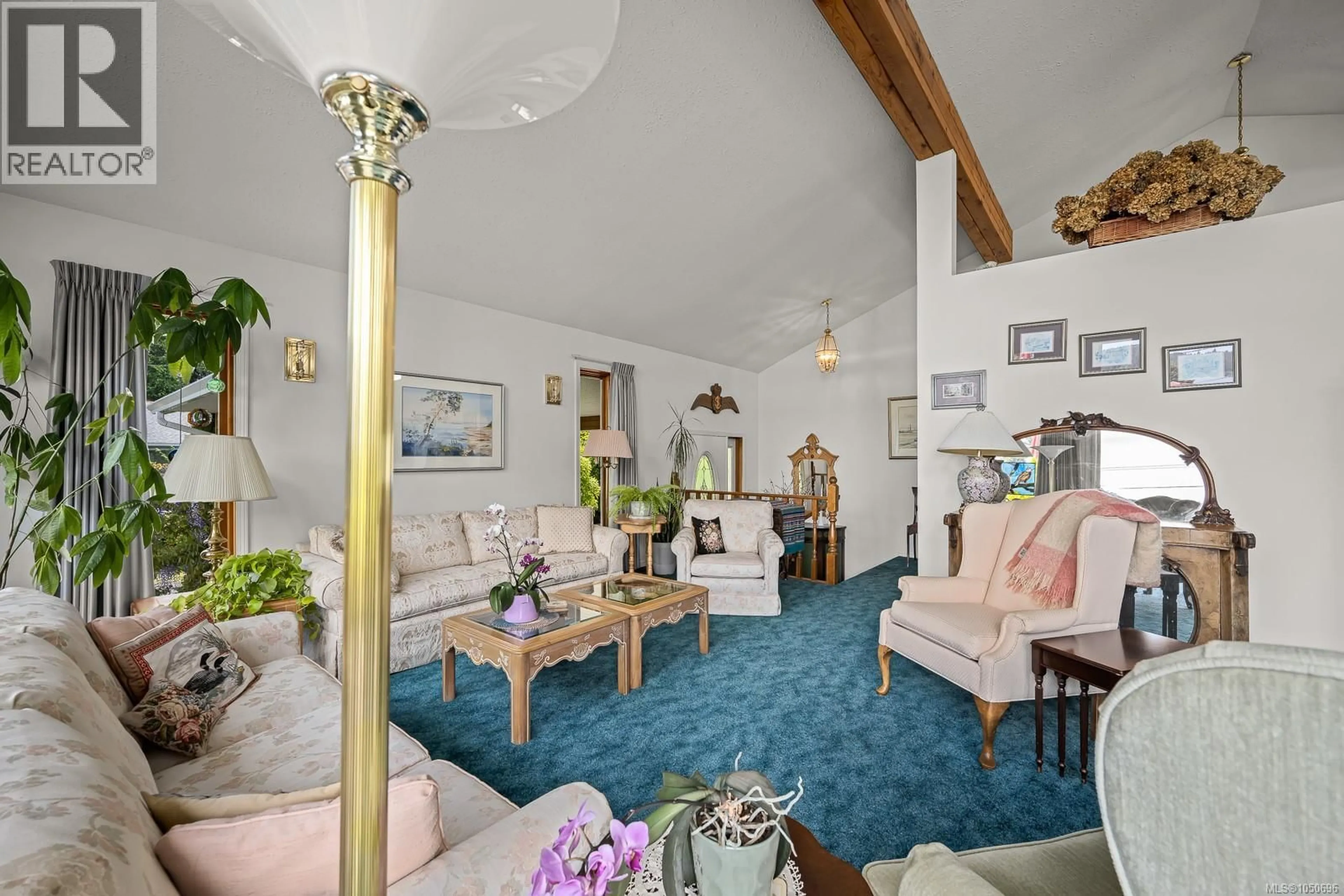 Living room with furniture, carpet floor for 5989 GARVIN ROAD, Union Bay British Columbia V0R3B0