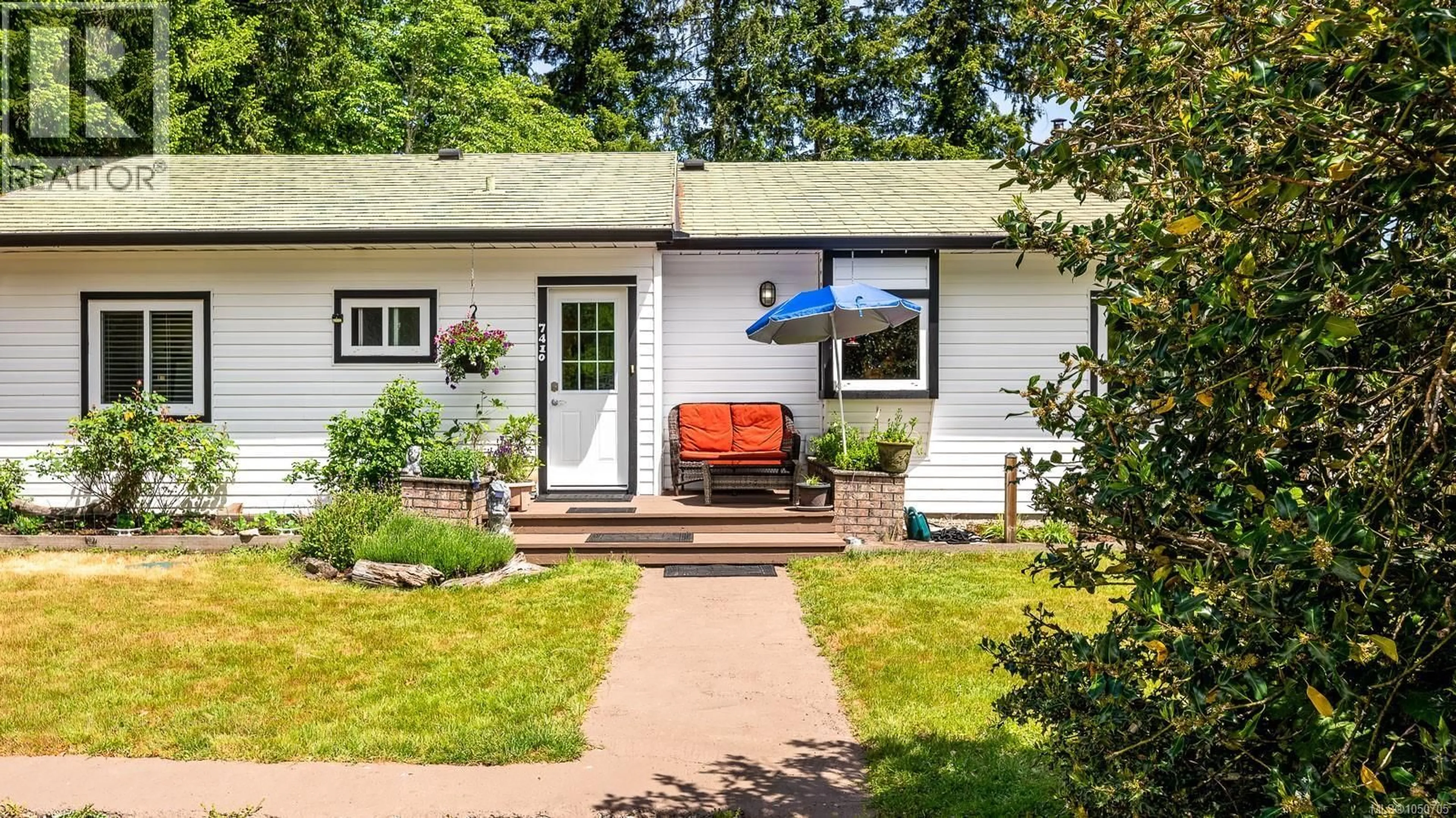 Patio, street for 7410 YAKE ROAD, Fanny Bay British Columbia V0R1W0
