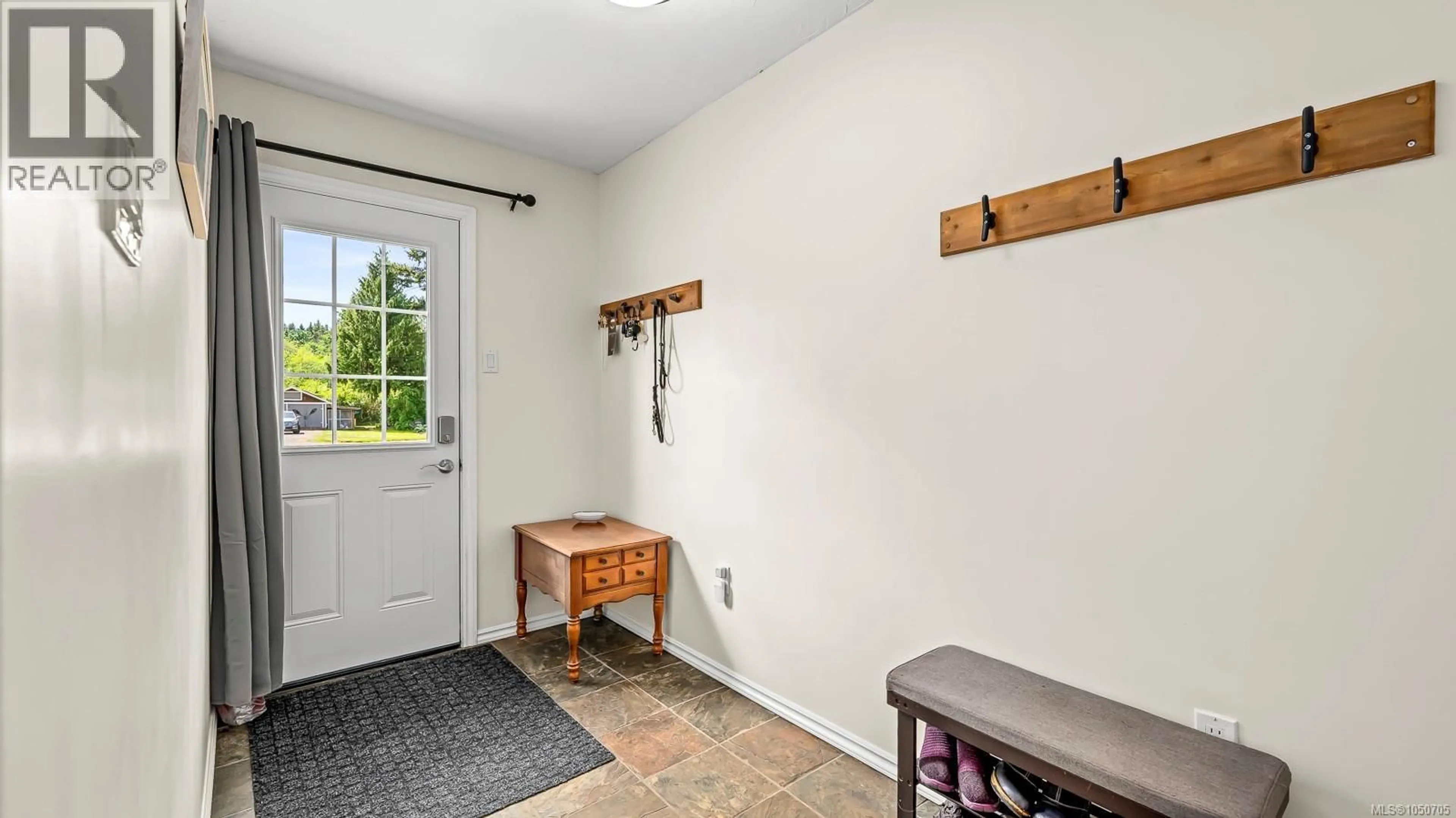 Indoor entryway for 7410 YAKE ROAD, Fanny Bay British Columbia V0R1W0
