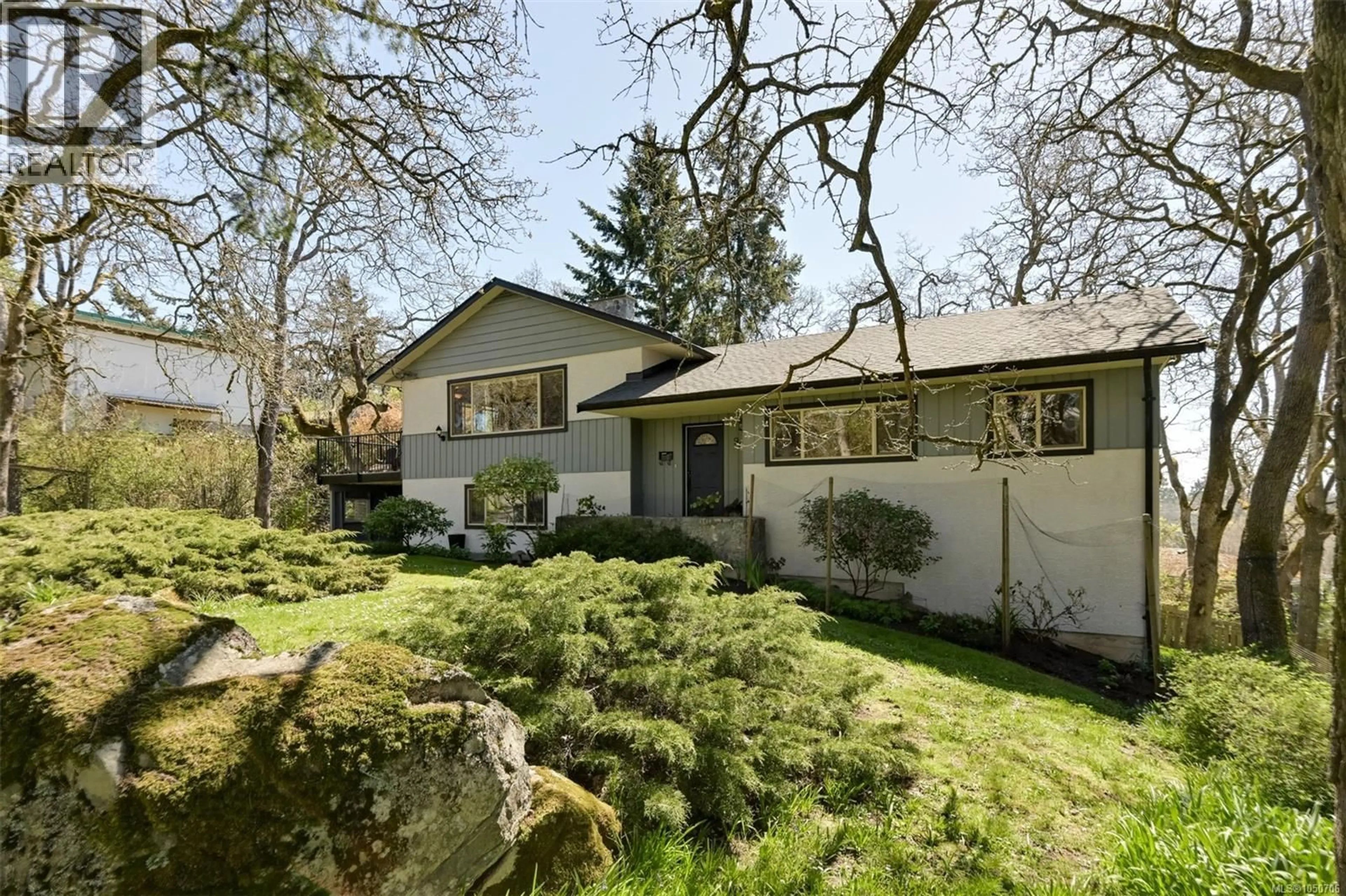 Home with vinyl exterior material, street for 967 RIDGEWAY STREET, Saanich British Columbia V8X3C2